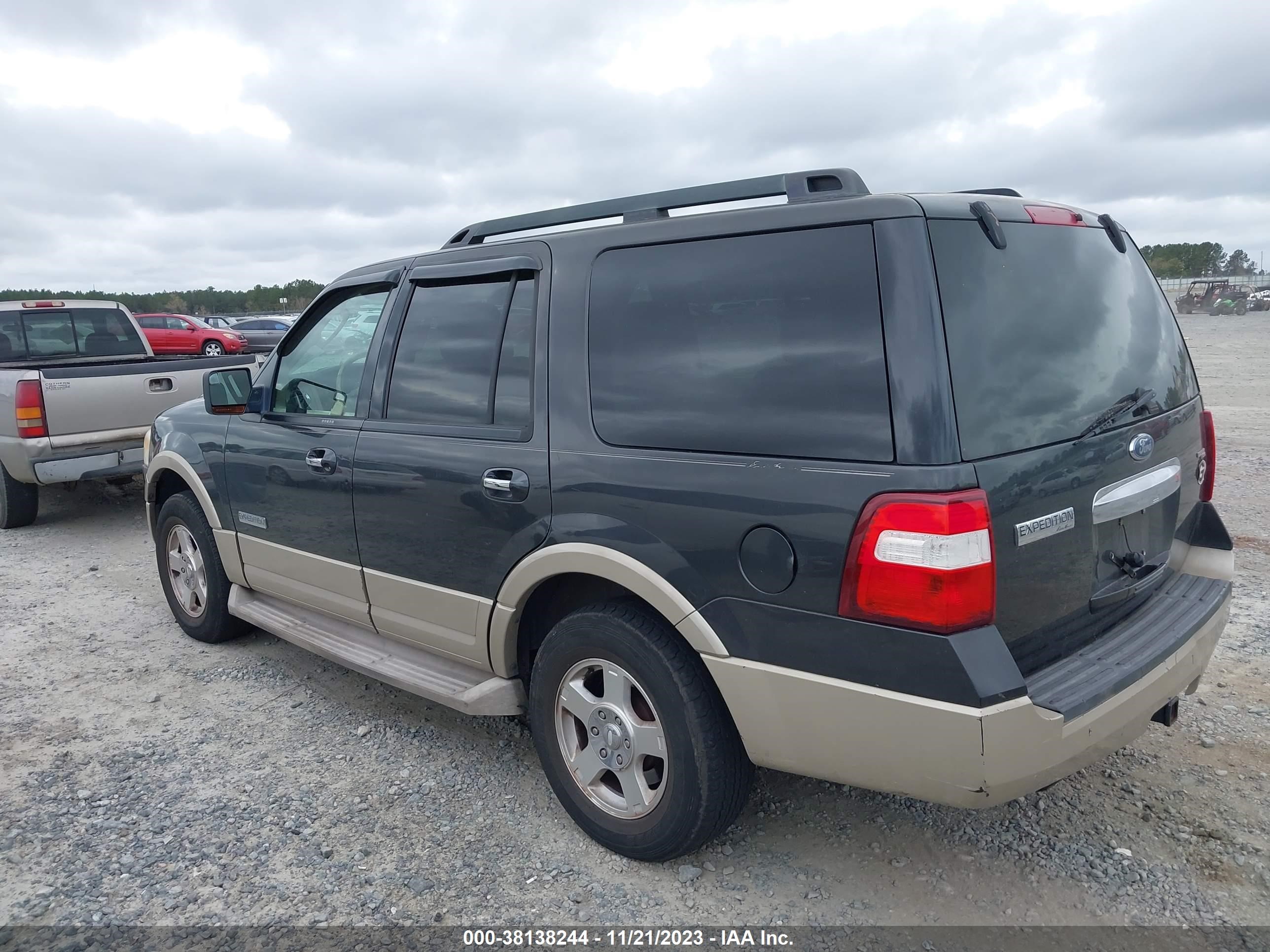 Photo 2 VIN: 1FMFU17507LA72889 - FORD EXPEDITION 