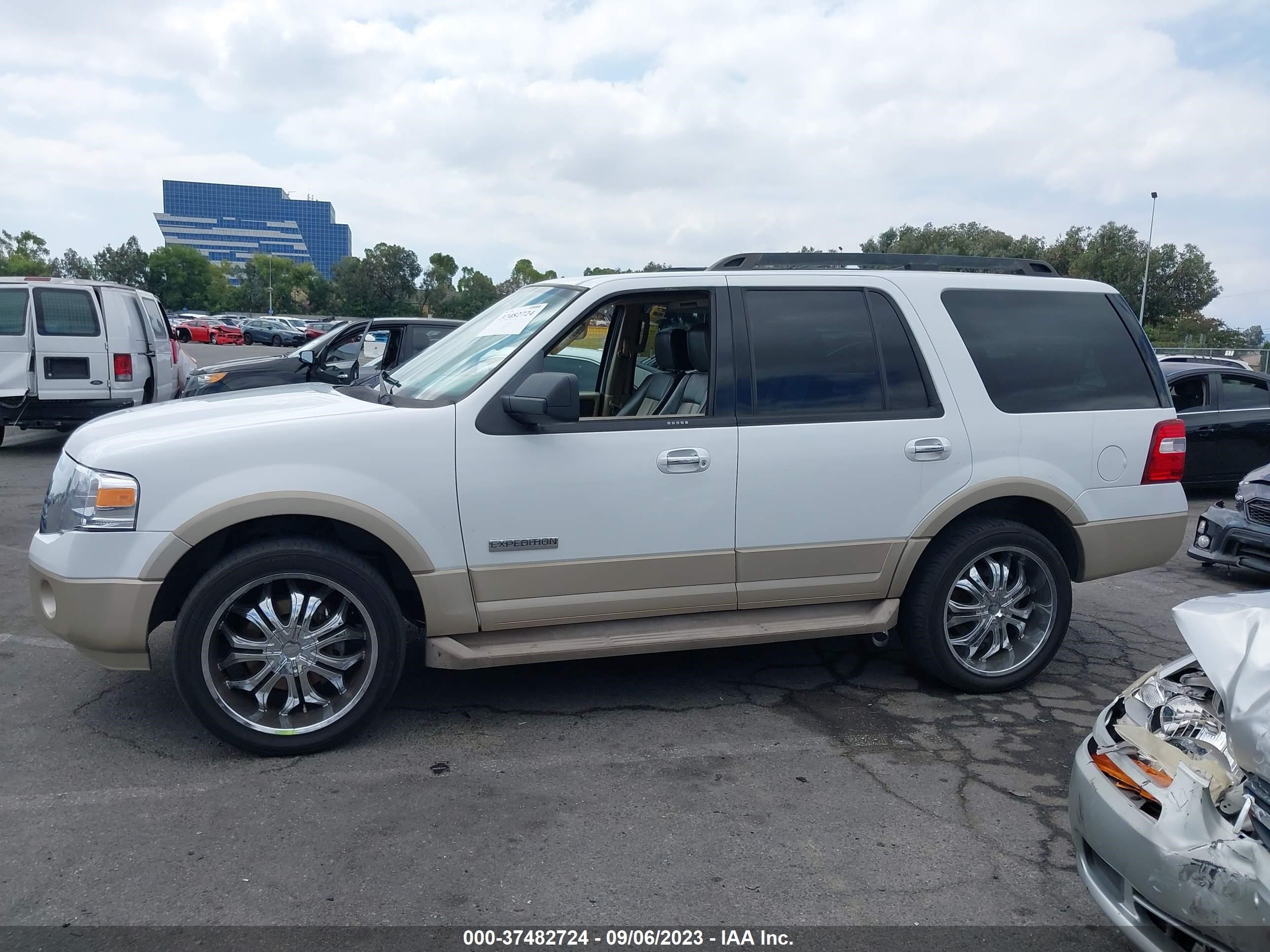 Photo 13 VIN: 1FMFU17527LA39098 - FORD EXPEDITION 