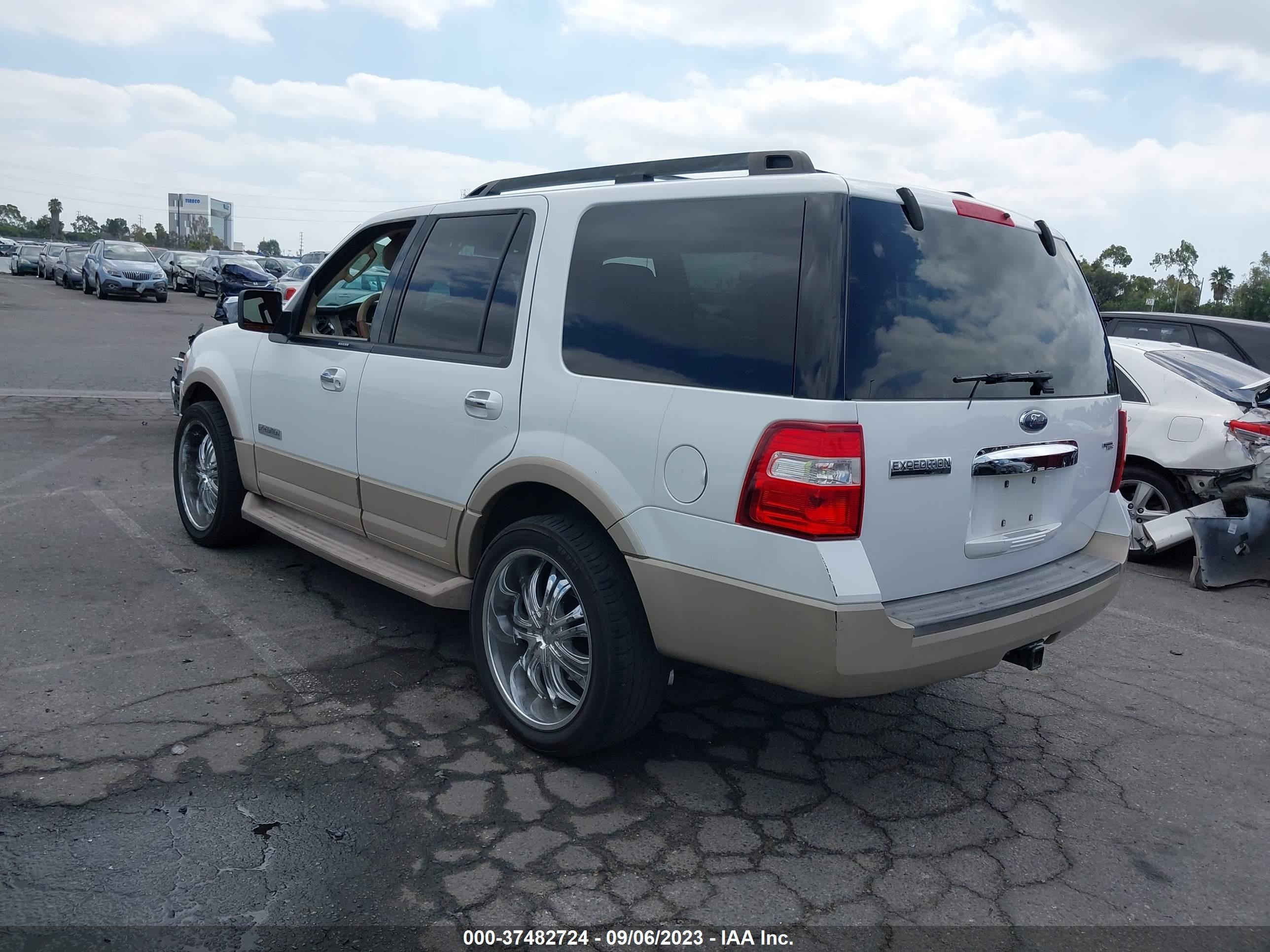 Photo 2 VIN: 1FMFU17527LA39098 - FORD EXPEDITION 