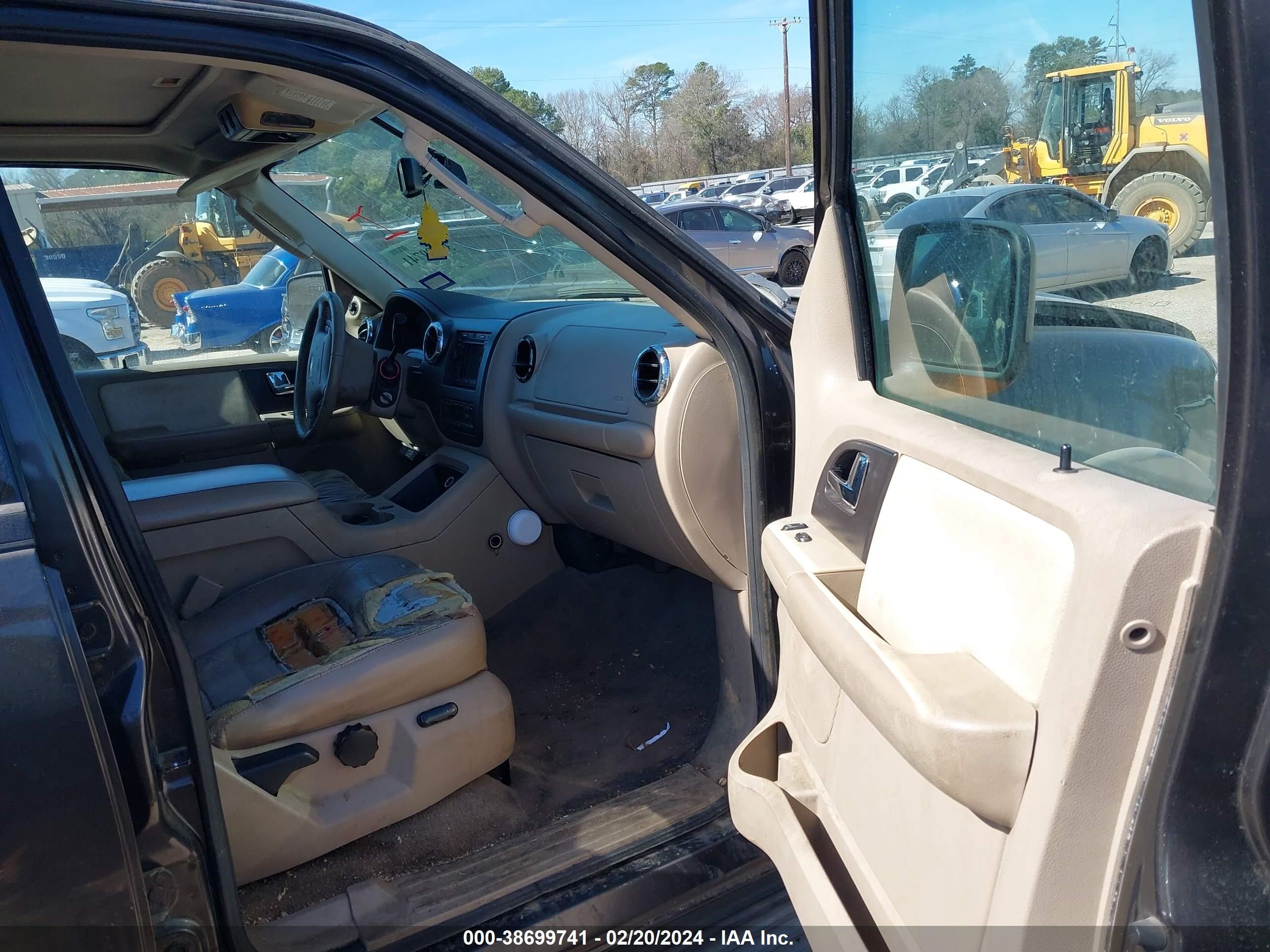 Photo 4 VIN: 1FMFU17596LA51683 - FORD EXPEDITION 