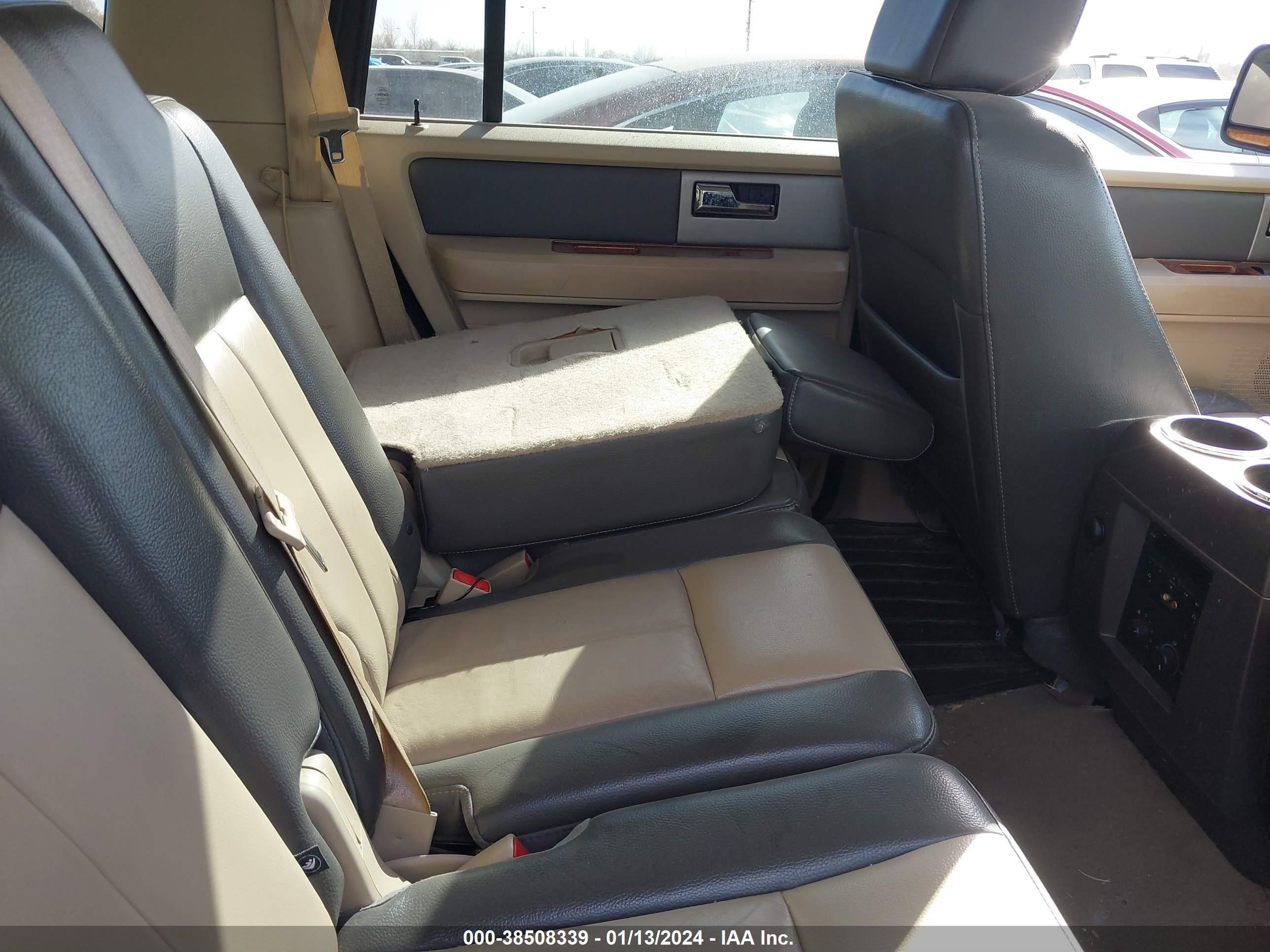 Photo 8 VIN: 1FMFU17597LA44198 - FORD EXPEDITION 