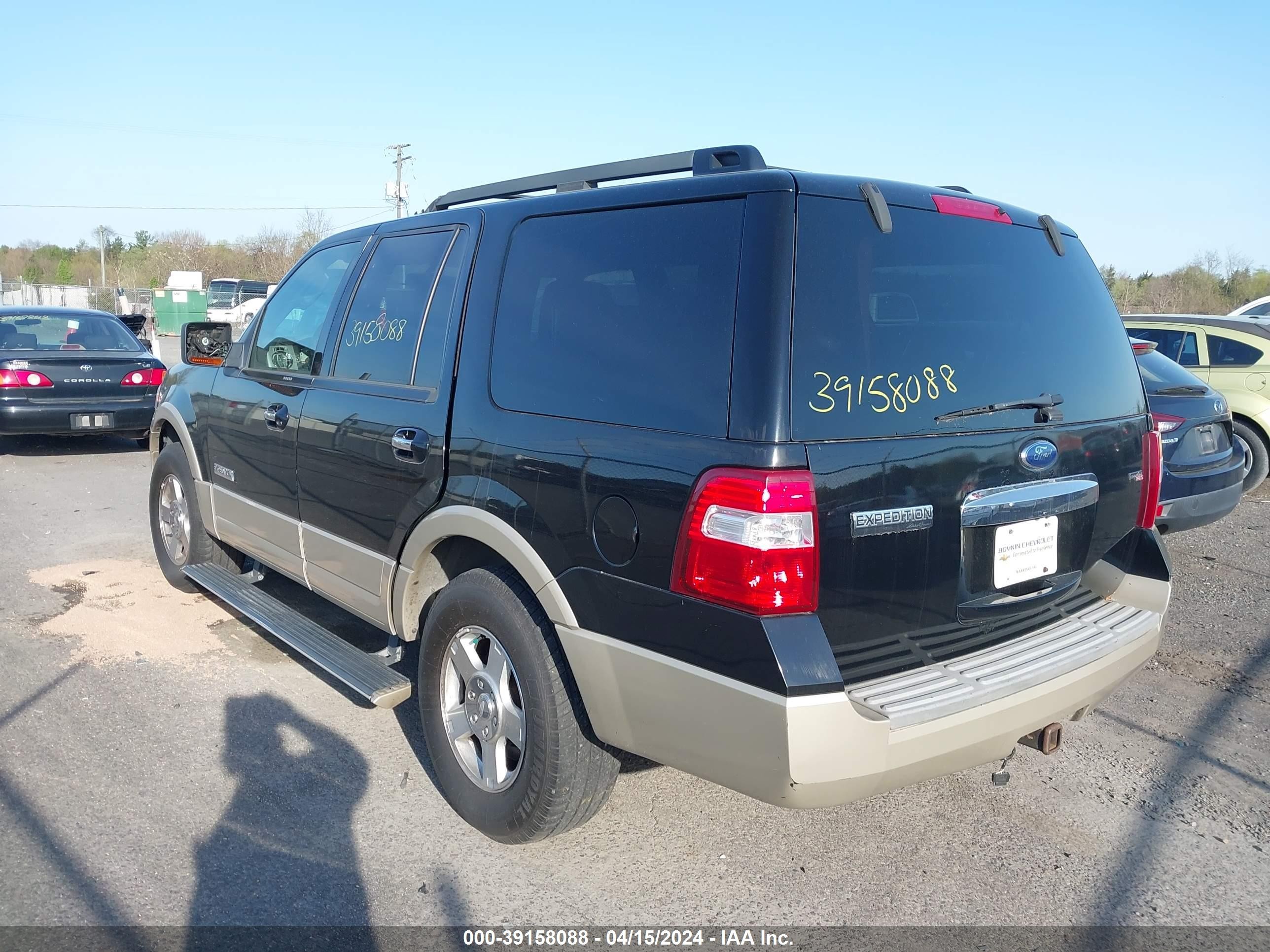 Photo 2 VIN: 1FMFU18548LA10623 - FORD EXPEDITION 