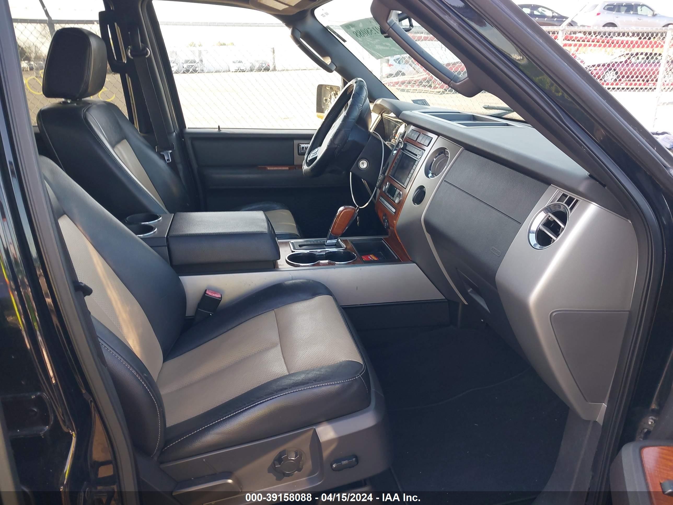 Photo 4 VIN: 1FMFU18548LA10623 - FORD EXPEDITION 