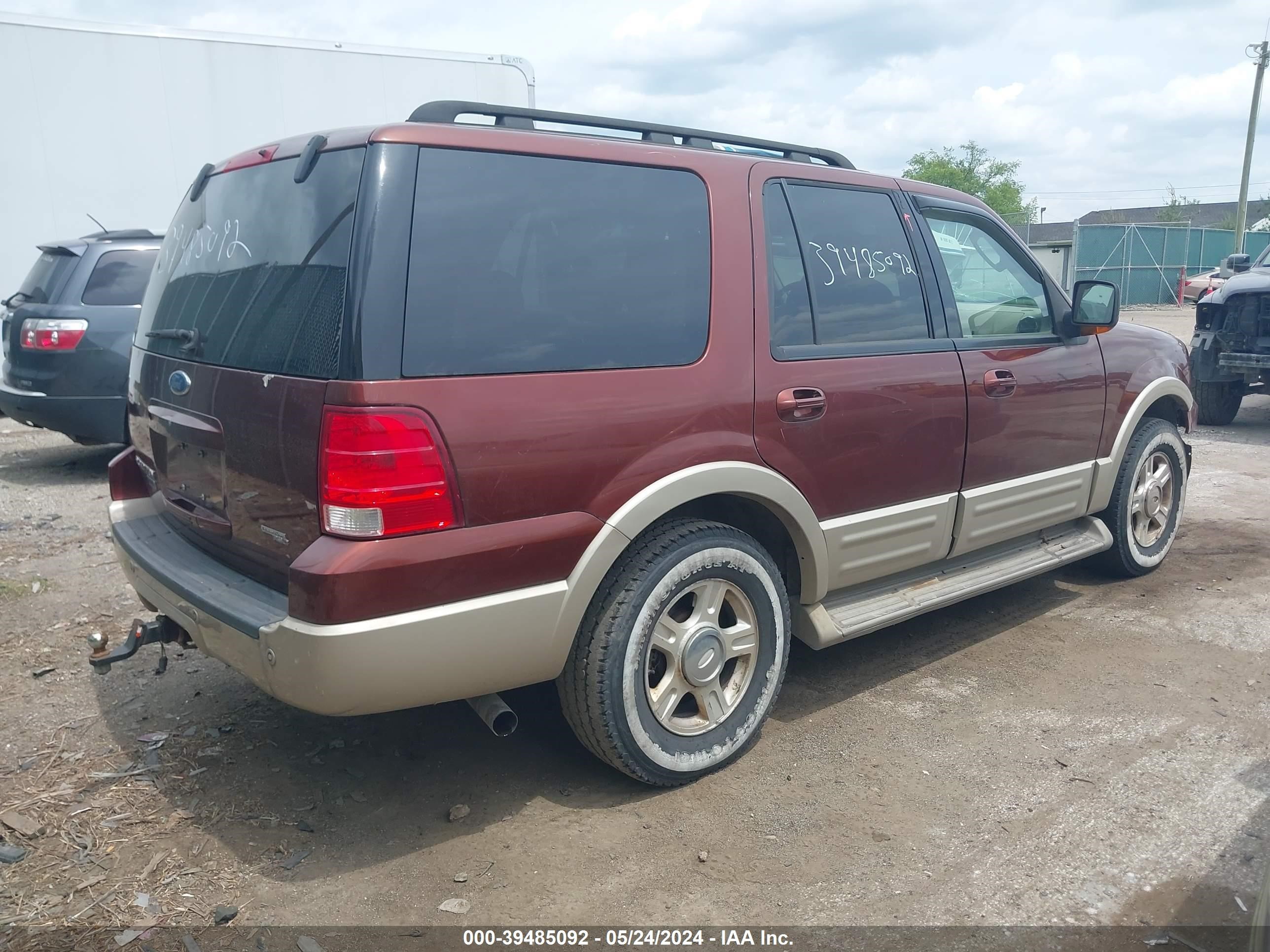 Photo 3 VIN: 1FMFU18556LA68317 - FORD EXPEDITION 