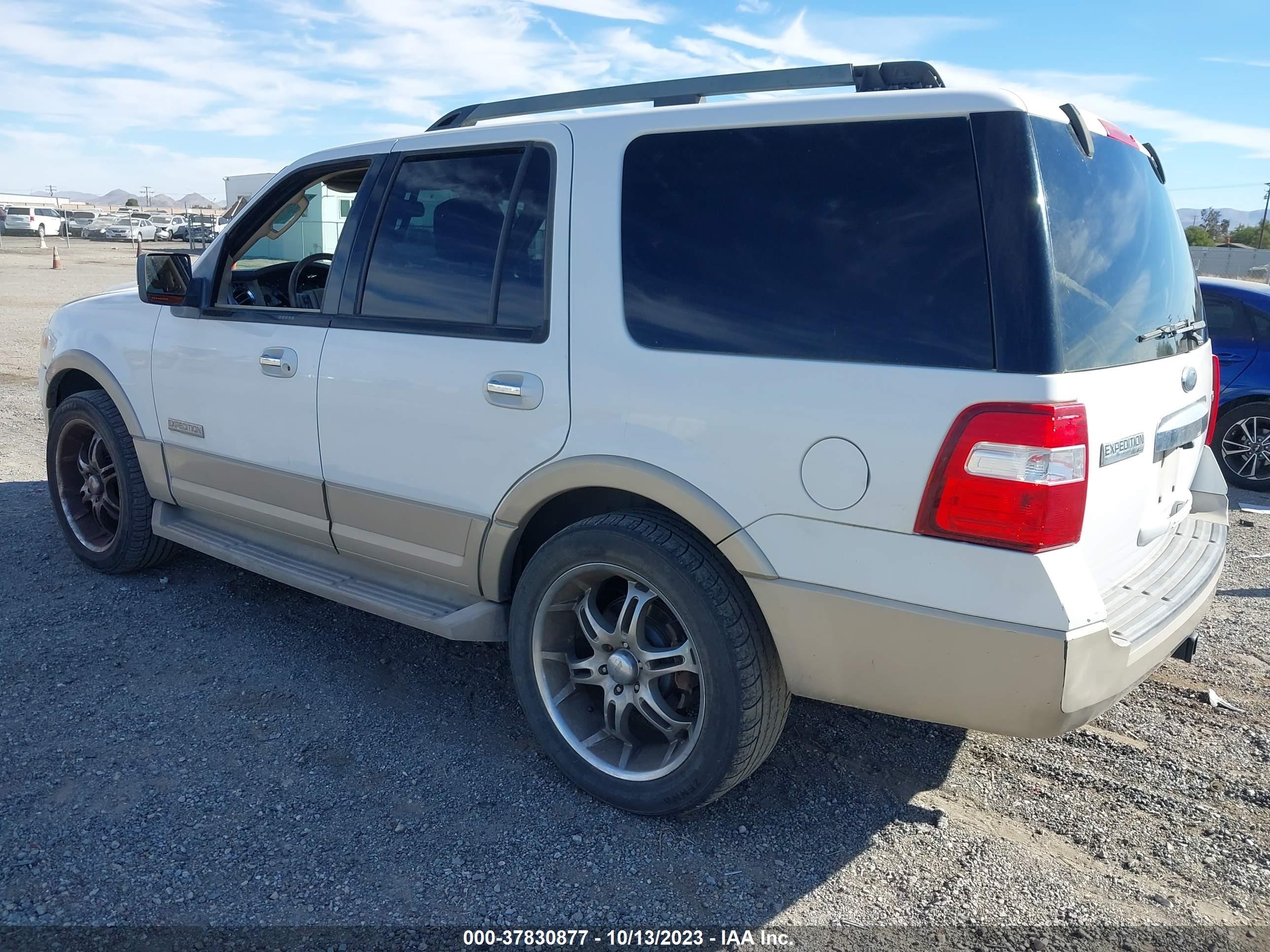 Photo 2 VIN: 1FMFU18557LA41734 - FORD EXPEDITION 