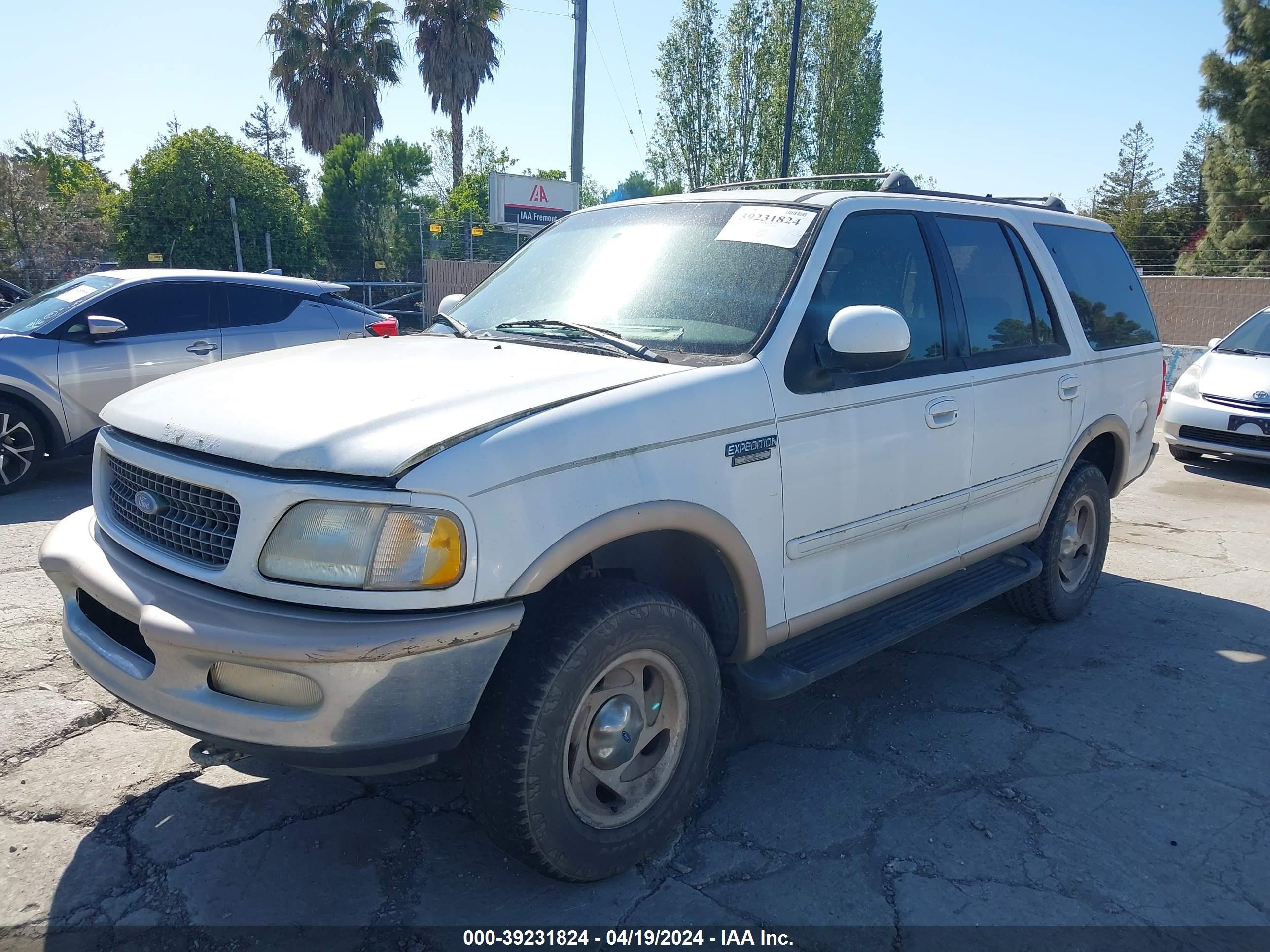 Photo 1 VIN: 1FMFU18LXVLA60999 - FORD EXPEDITION 