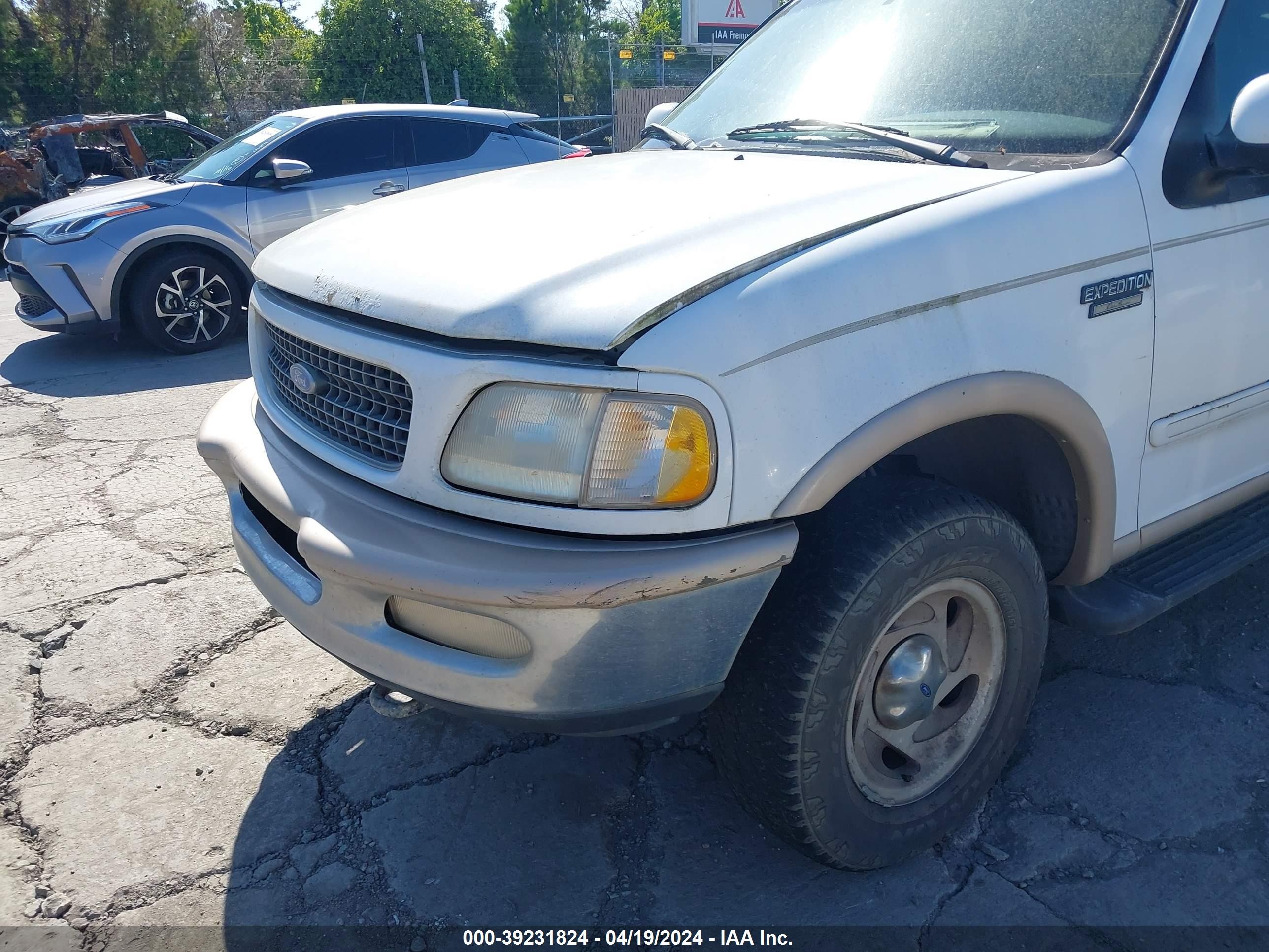 Photo 11 VIN: 1FMFU18LXVLA60999 - FORD EXPEDITION 