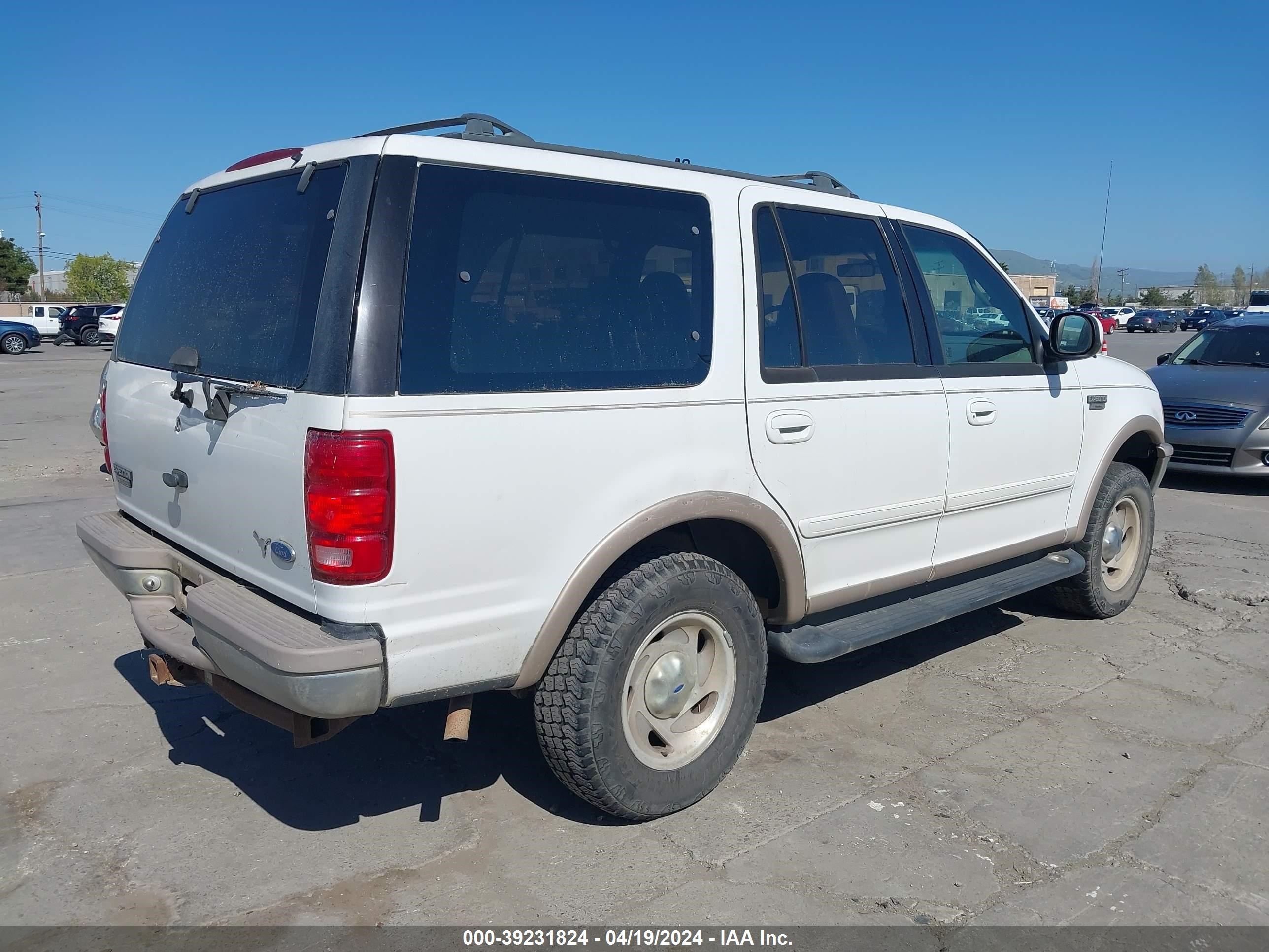 Photo 3 VIN: 1FMFU18LXVLA60999 - FORD EXPEDITION 