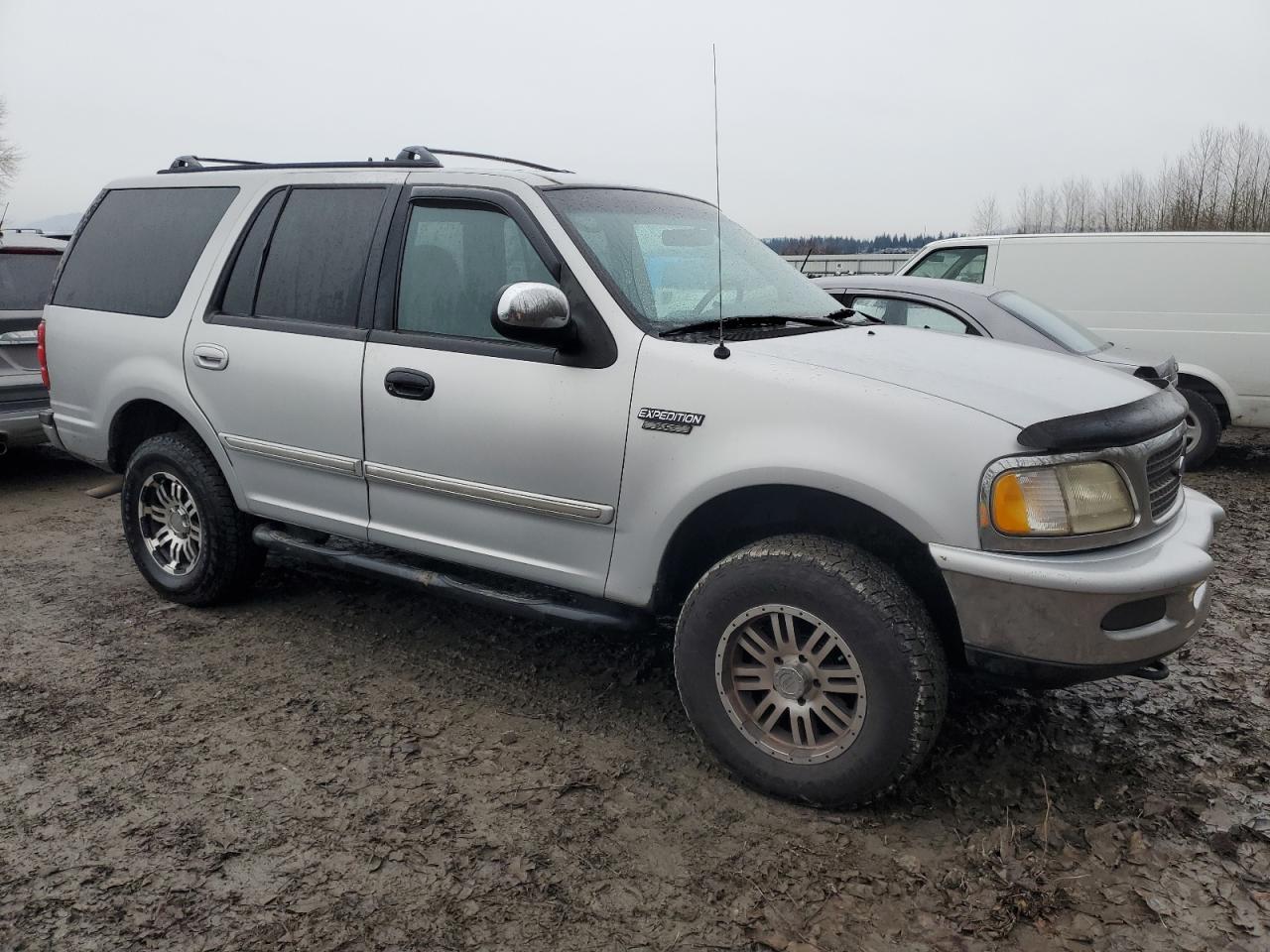 Photo 3 VIN: 1FMFU18LXVLB50377 - FORD EXPEDITION 