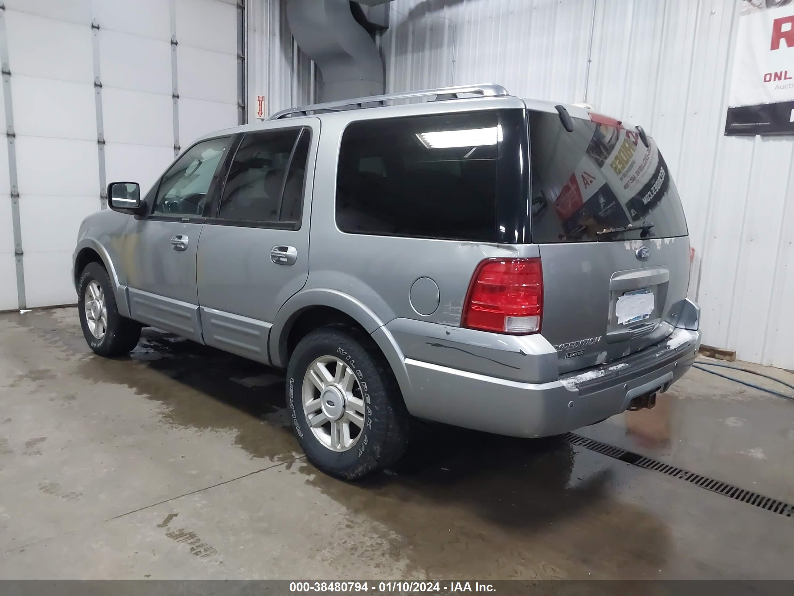 Photo 2 VIN: 1FMFU20526LA55560 - FORD EXPEDITION 