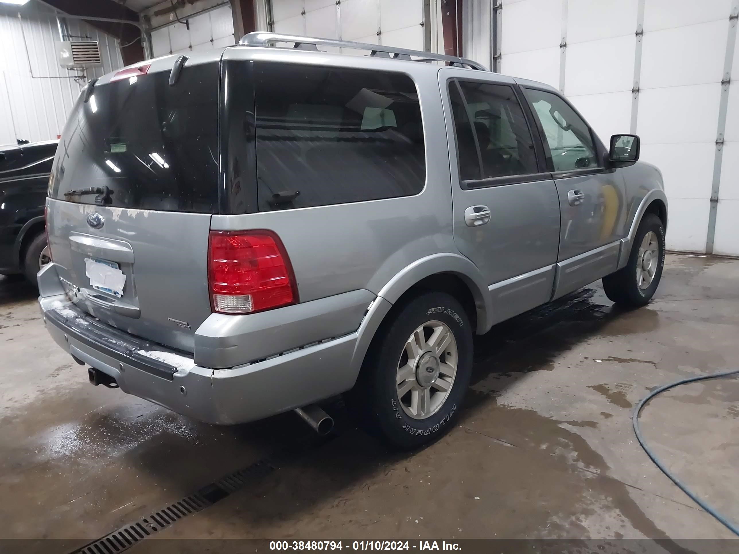 Photo 3 VIN: 1FMFU20526LA55560 - FORD EXPEDITION 