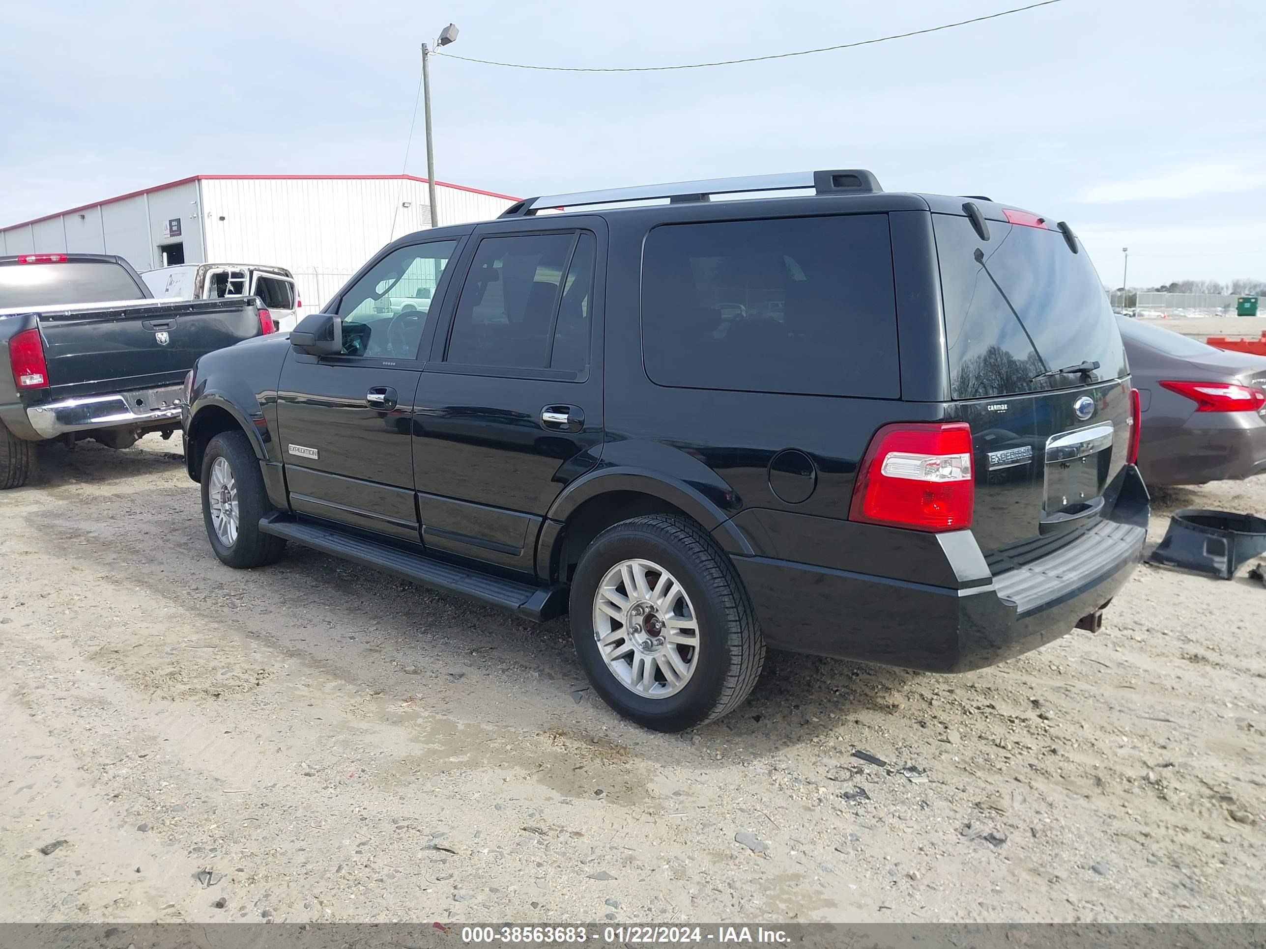 Photo 2 VIN: 1FMFU20528LA85256 - FORD EXPEDITION 