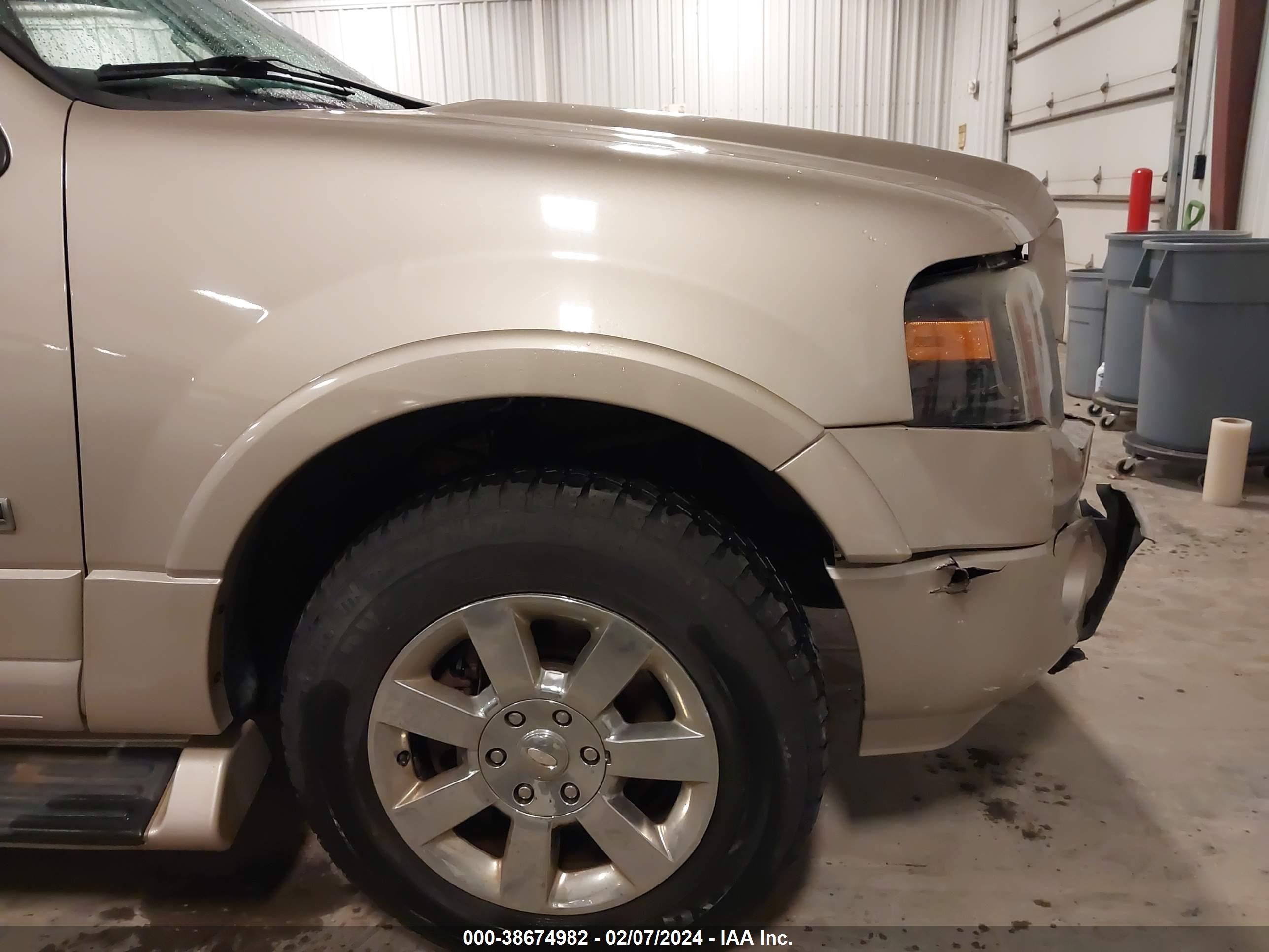 Photo 18 VIN: 1FMFU20547LA53035 - FORD EXPEDITION 