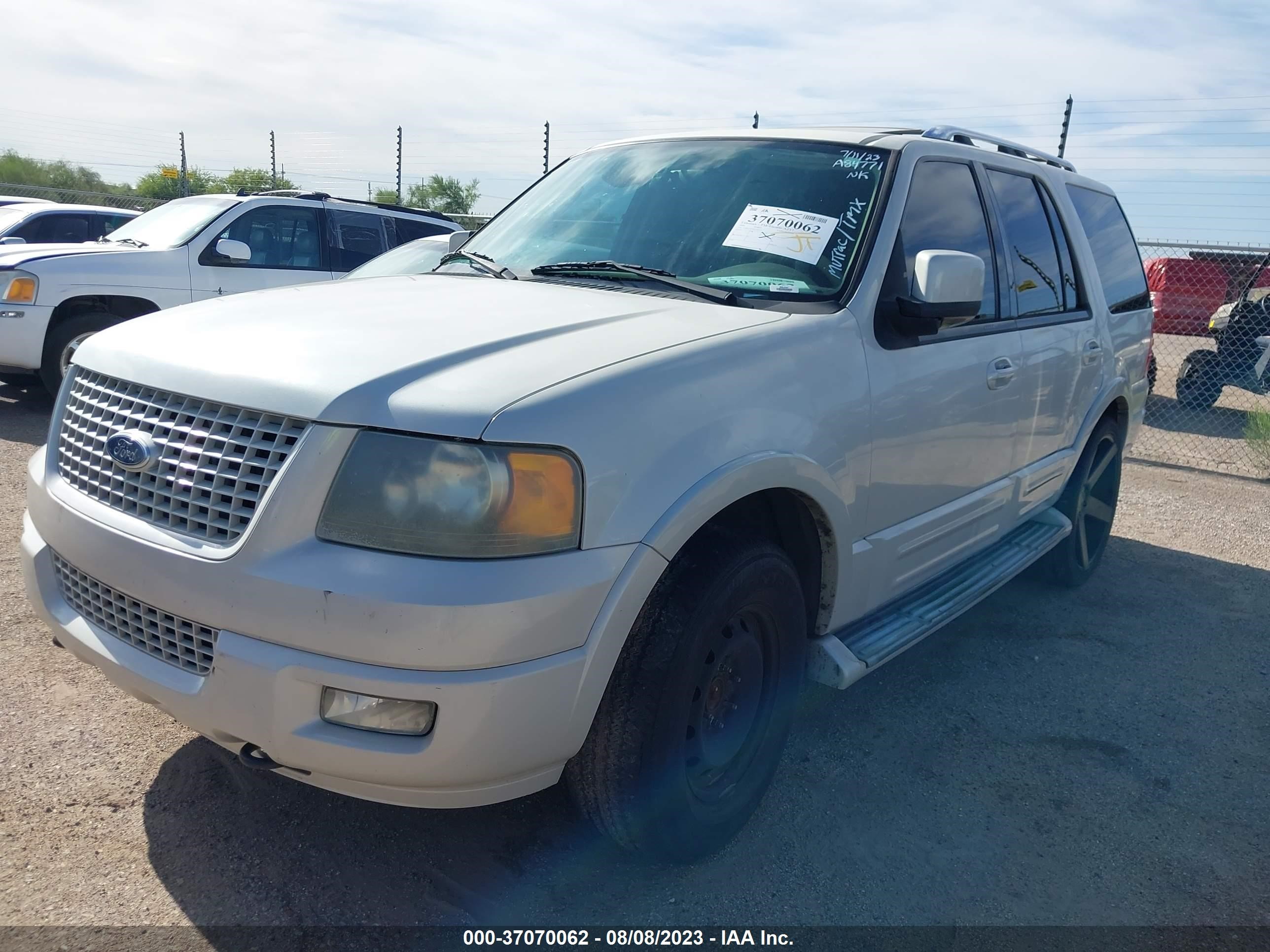 Photo 1 VIN: 1FMFU20566LA84771 - FORD EXPEDITION 