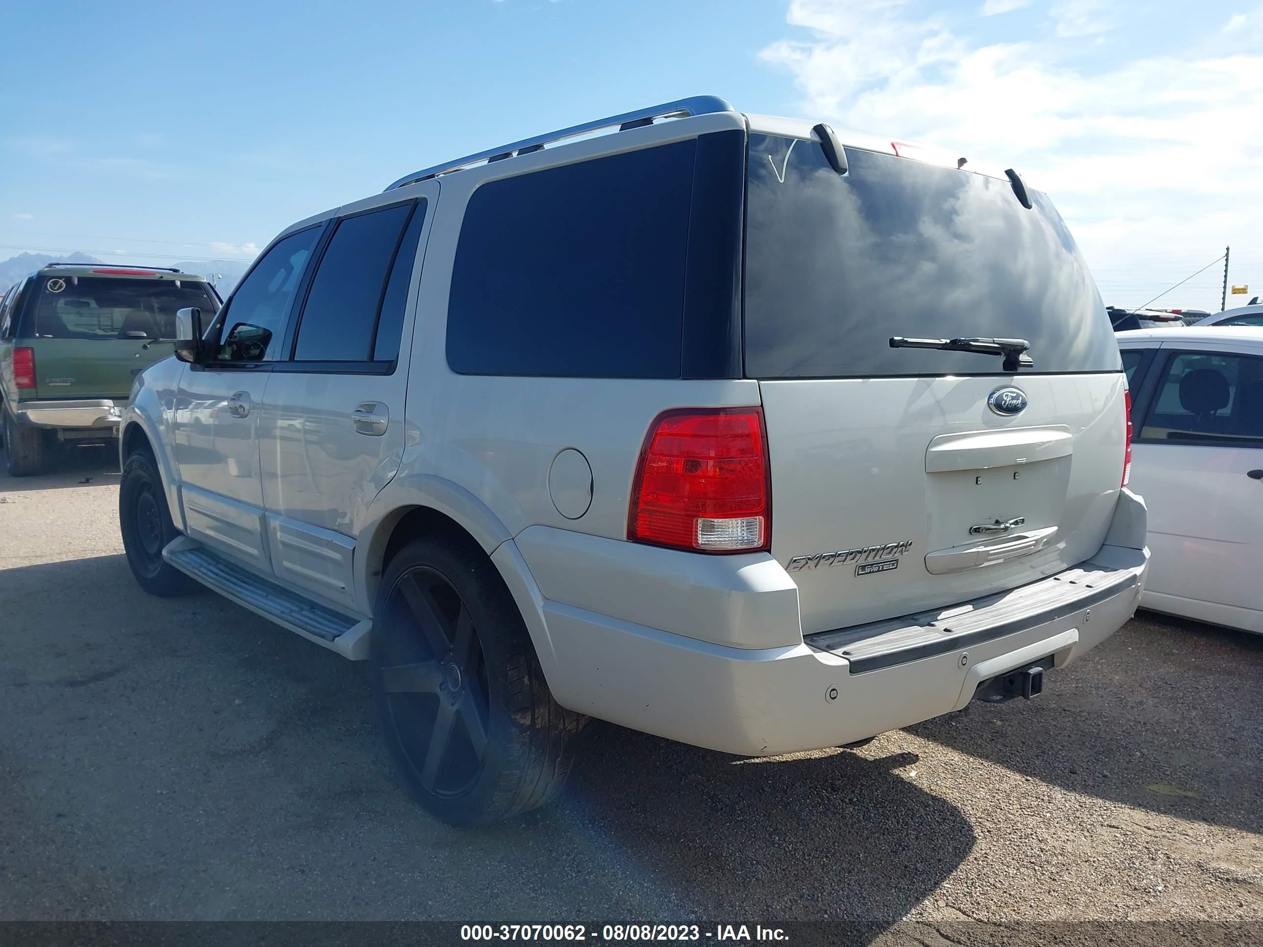 Photo 2 VIN: 1FMFU20566LA84771 - FORD EXPEDITION 