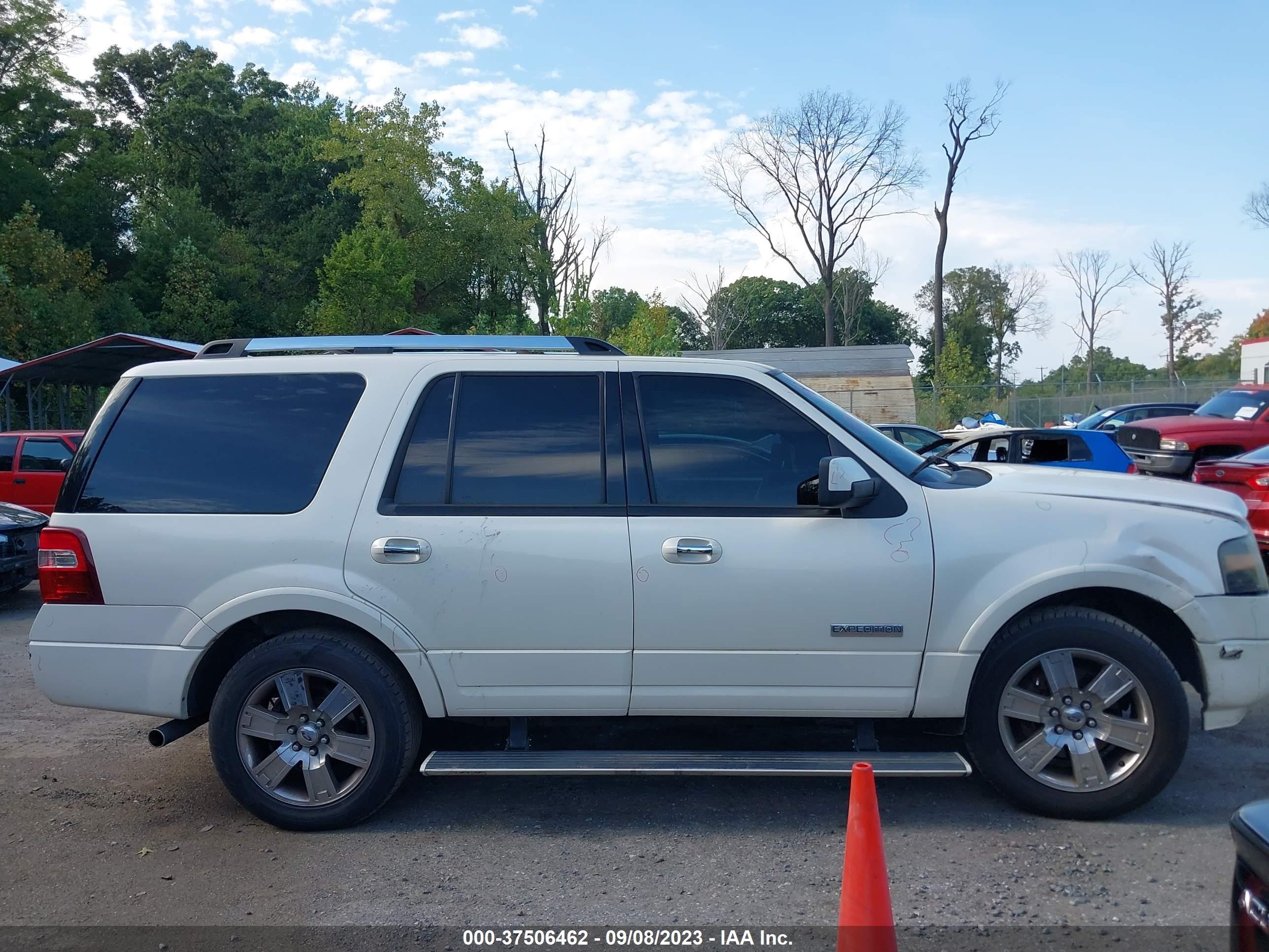 Photo 12 VIN: 1FMFU20588LA11002 - FORD EXPEDITION 