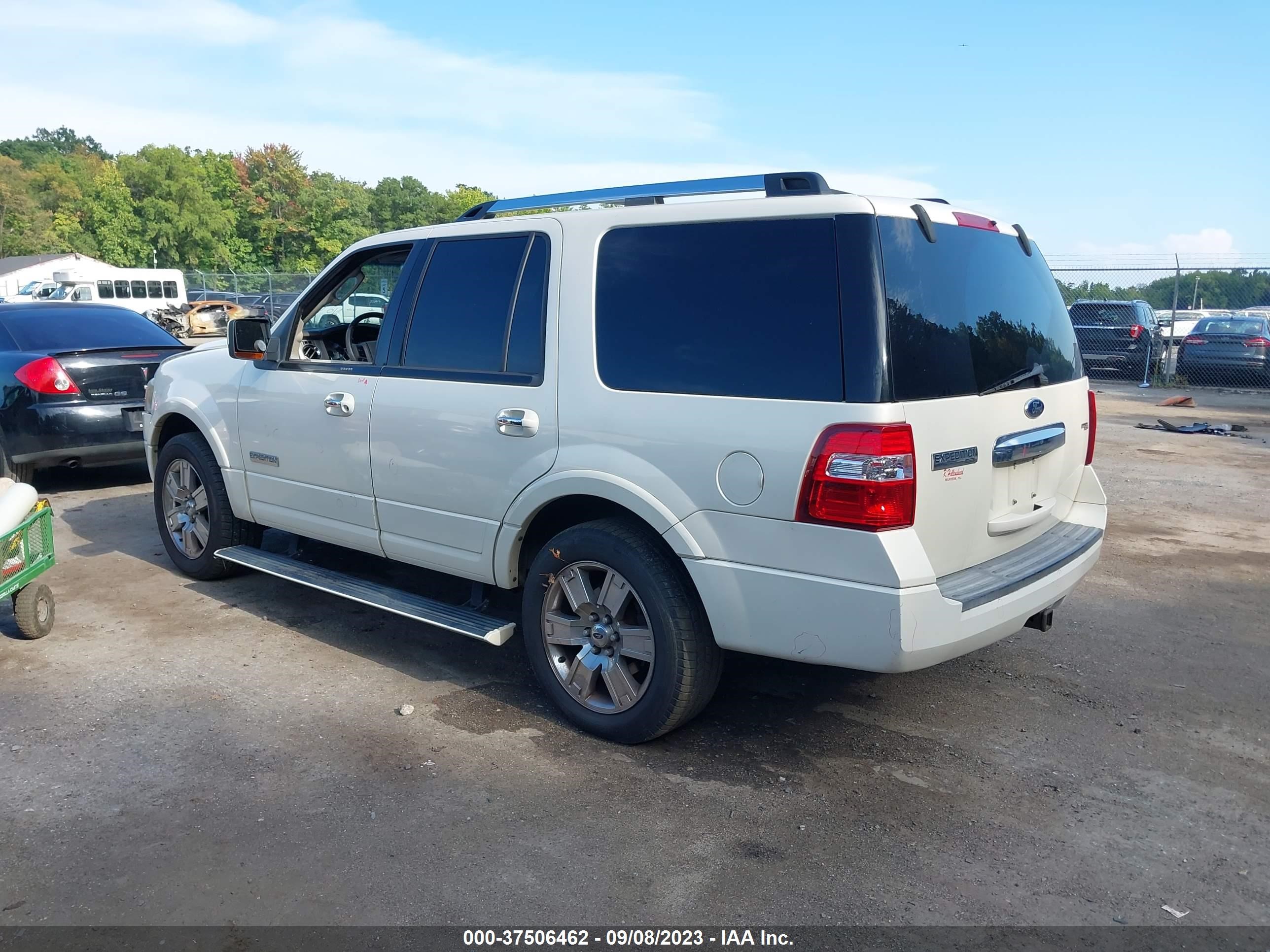 Photo 2 VIN: 1FMFU20588LA11002 - FORD EXPEDITION 