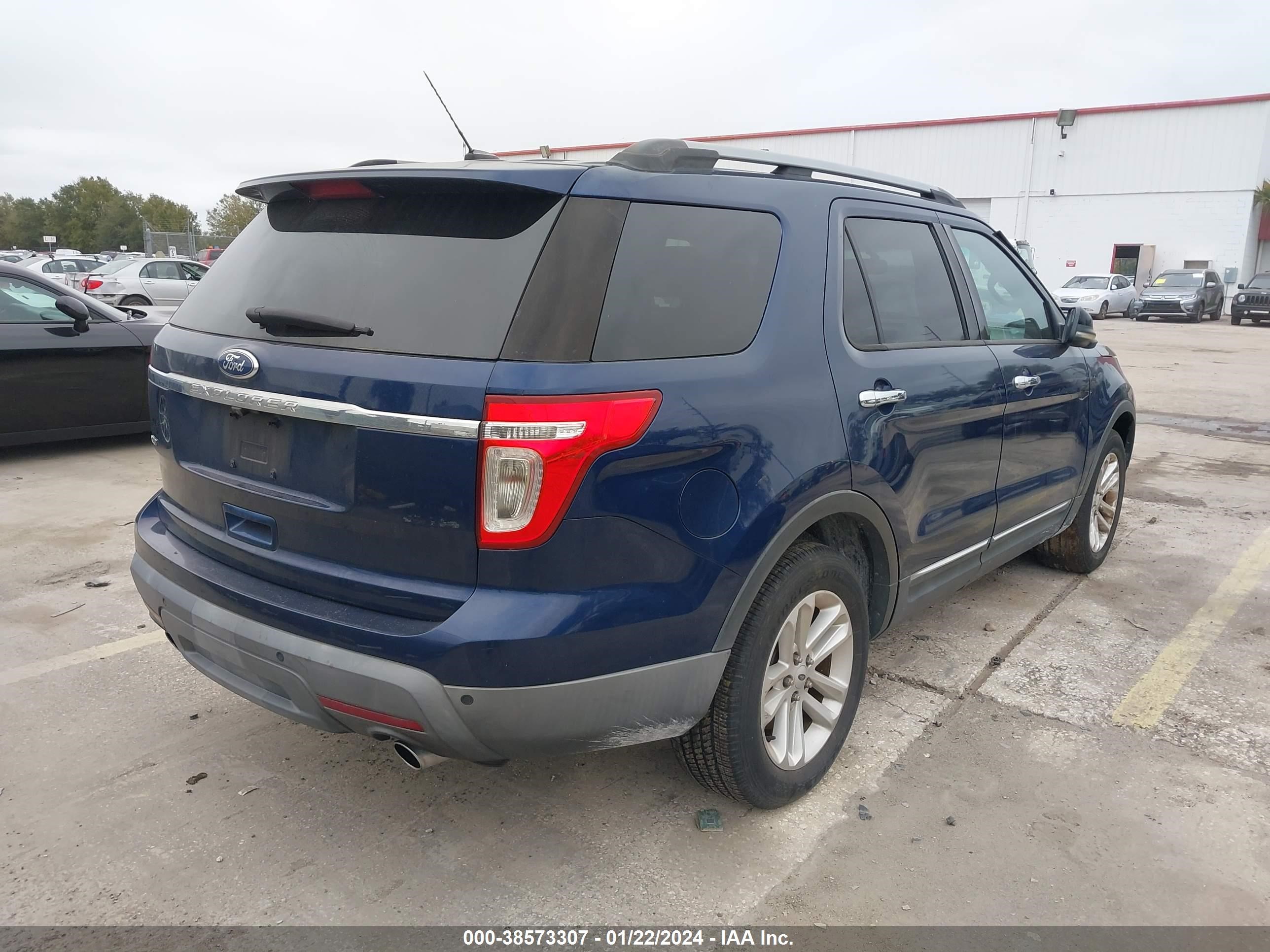 Photo 3 VIN: 1FMHK7D95CGA05605 - FORD EXPLORER 