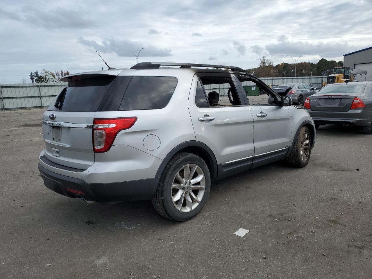 Photo 2 VIN: 1FMHK7F8XBGA64605 - FORD EXPLORER 