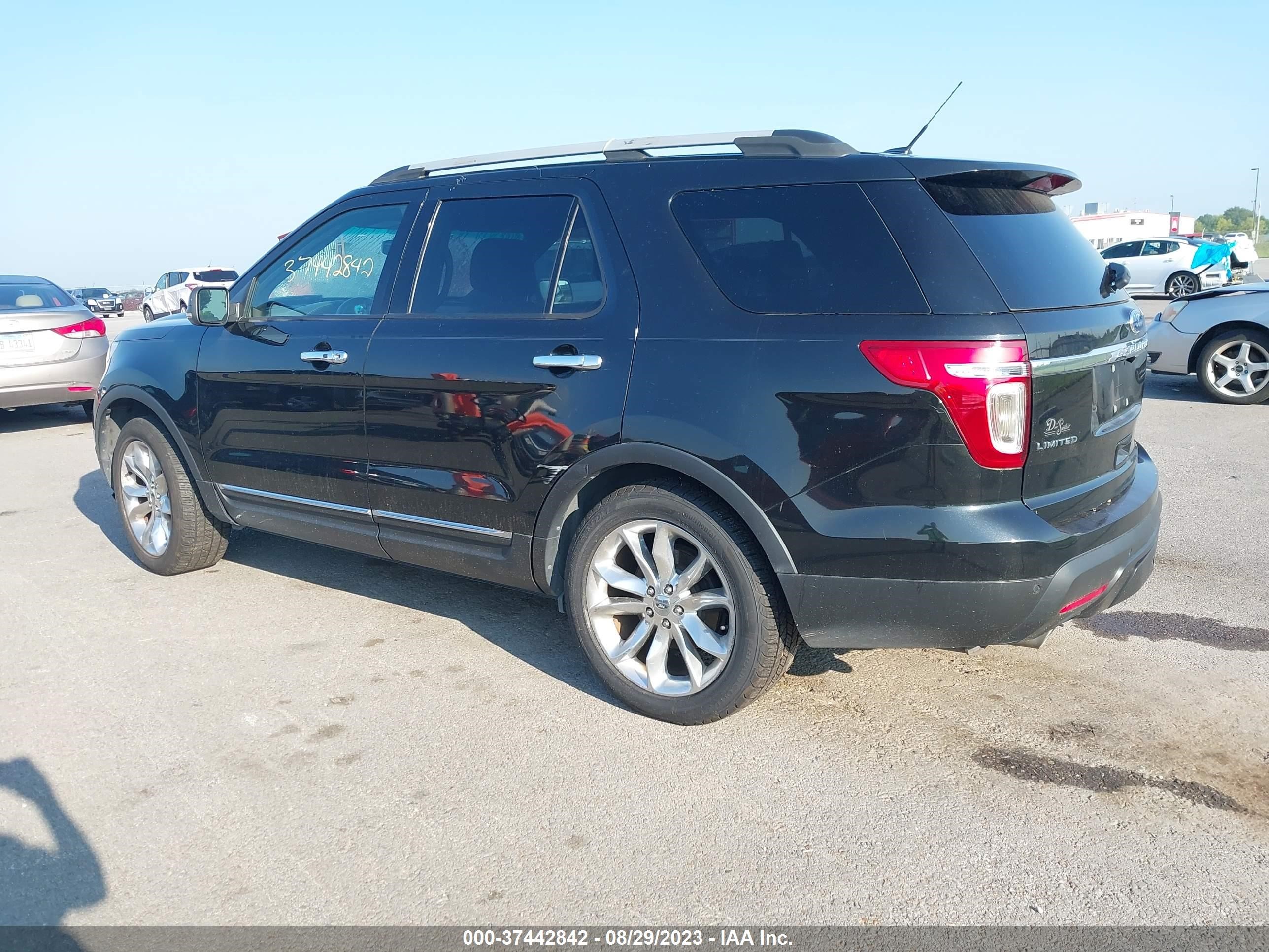 Photo 2 VIN: 1FMHK7F8XBGA65155 - FORD EXPLORER 