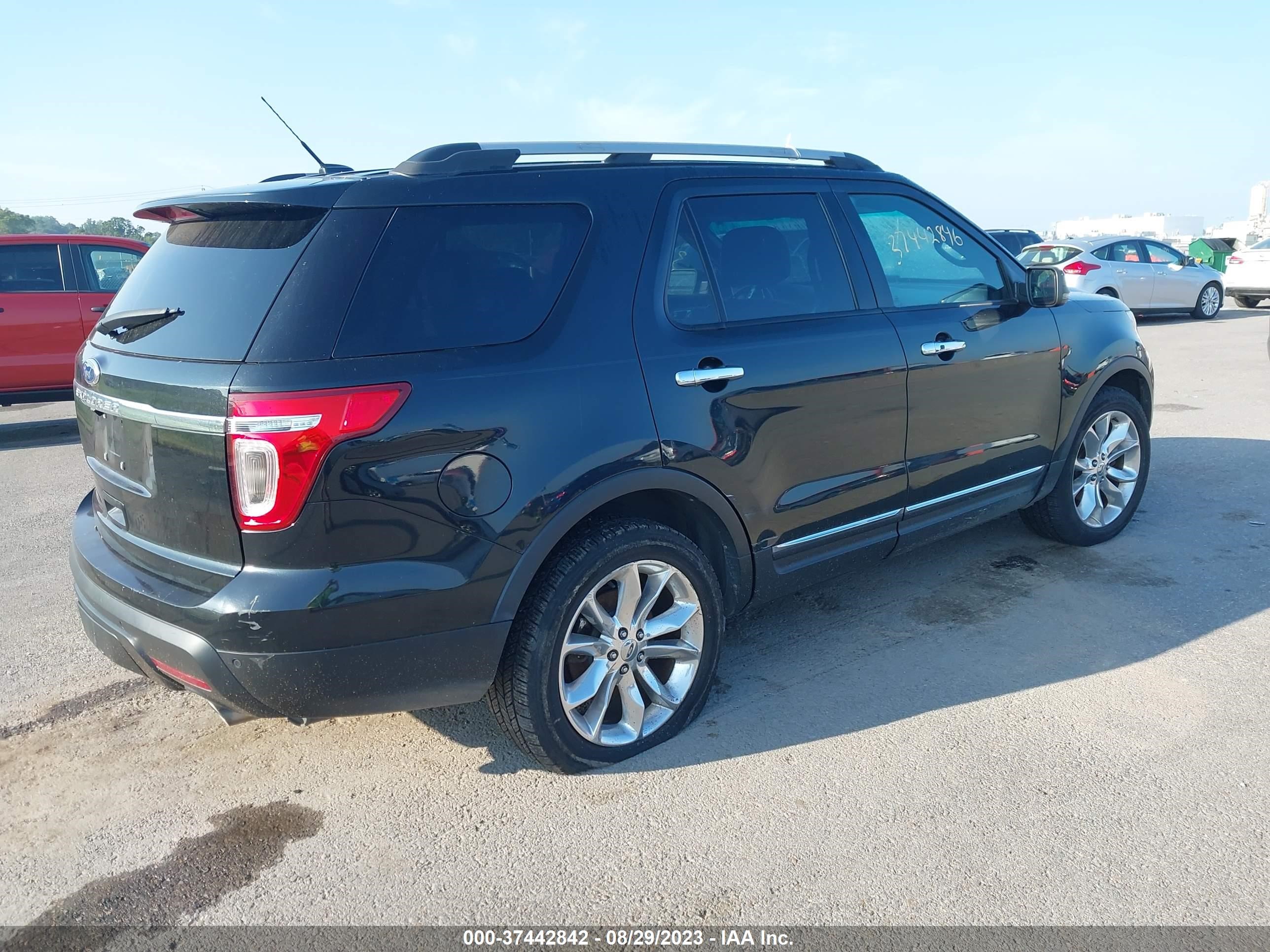 Photo 3 VIN: 1FMHK7F8XBGA65155 - FORD EXPLORER 