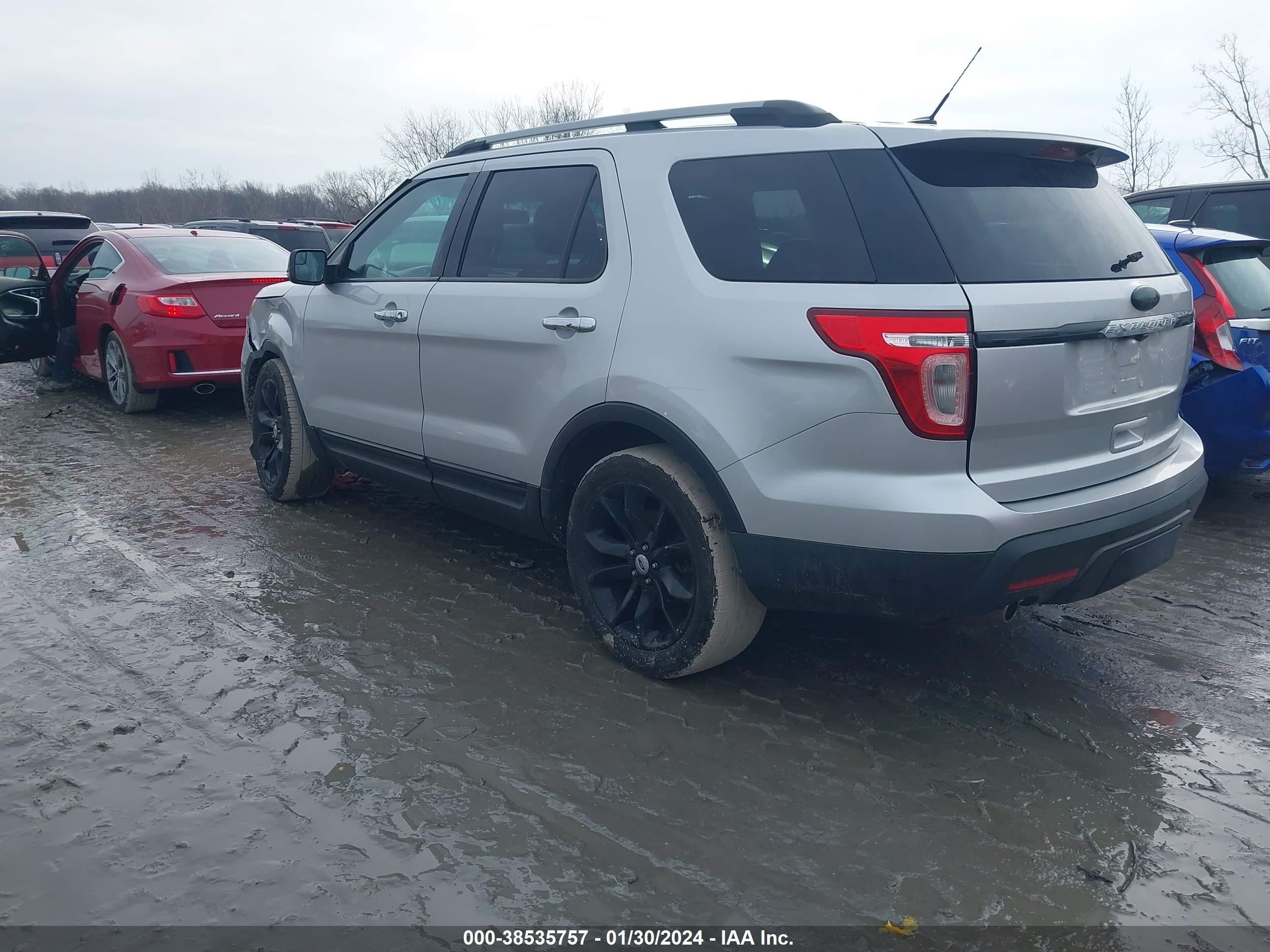 Photo 2 VIN: 1FMHK8D8XBGA91781 - FORD EXPLORER 