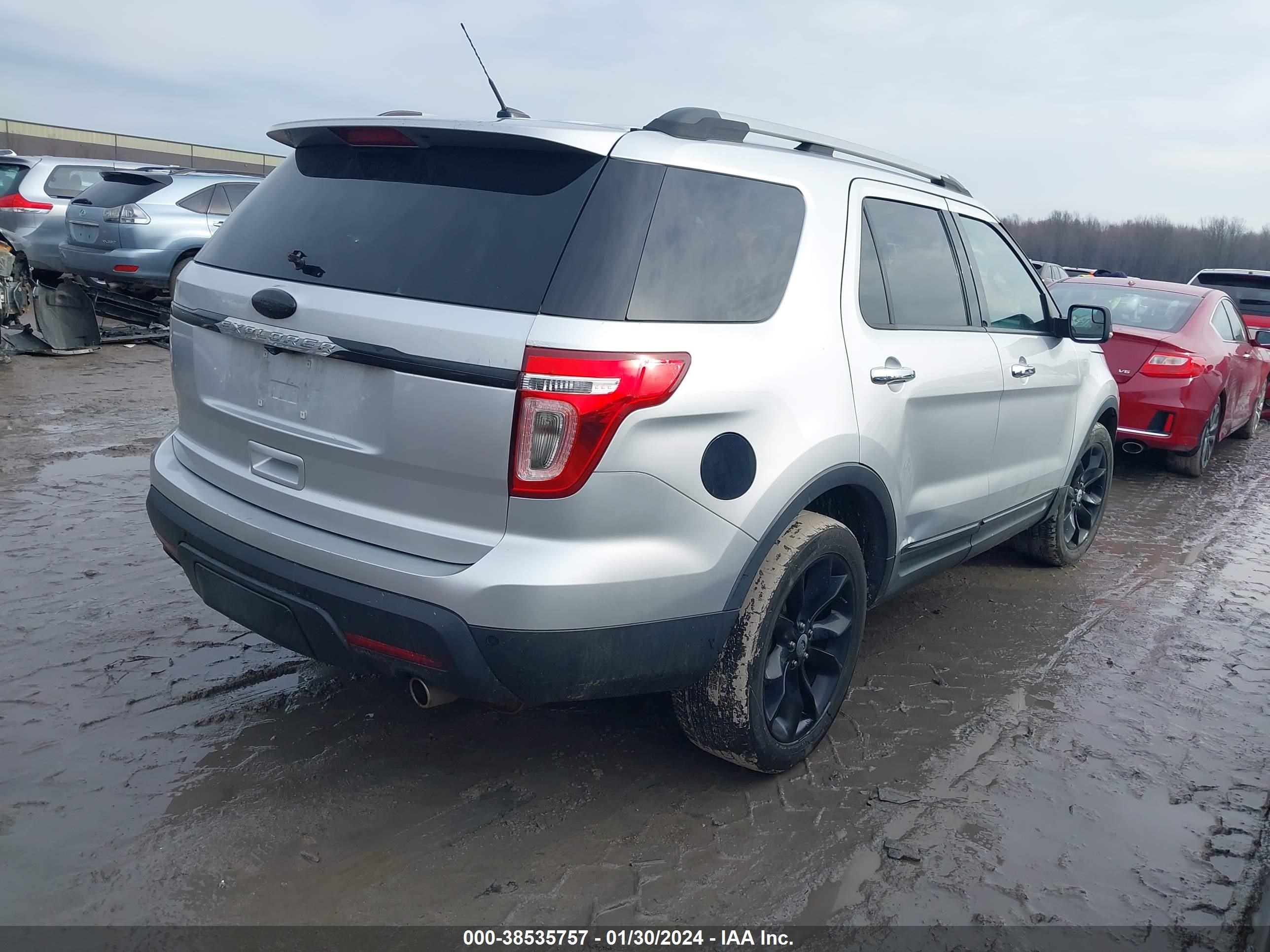 Photo 3 VIN: 1FMHK8D8XBGA91781 - FORD EXPLORER 