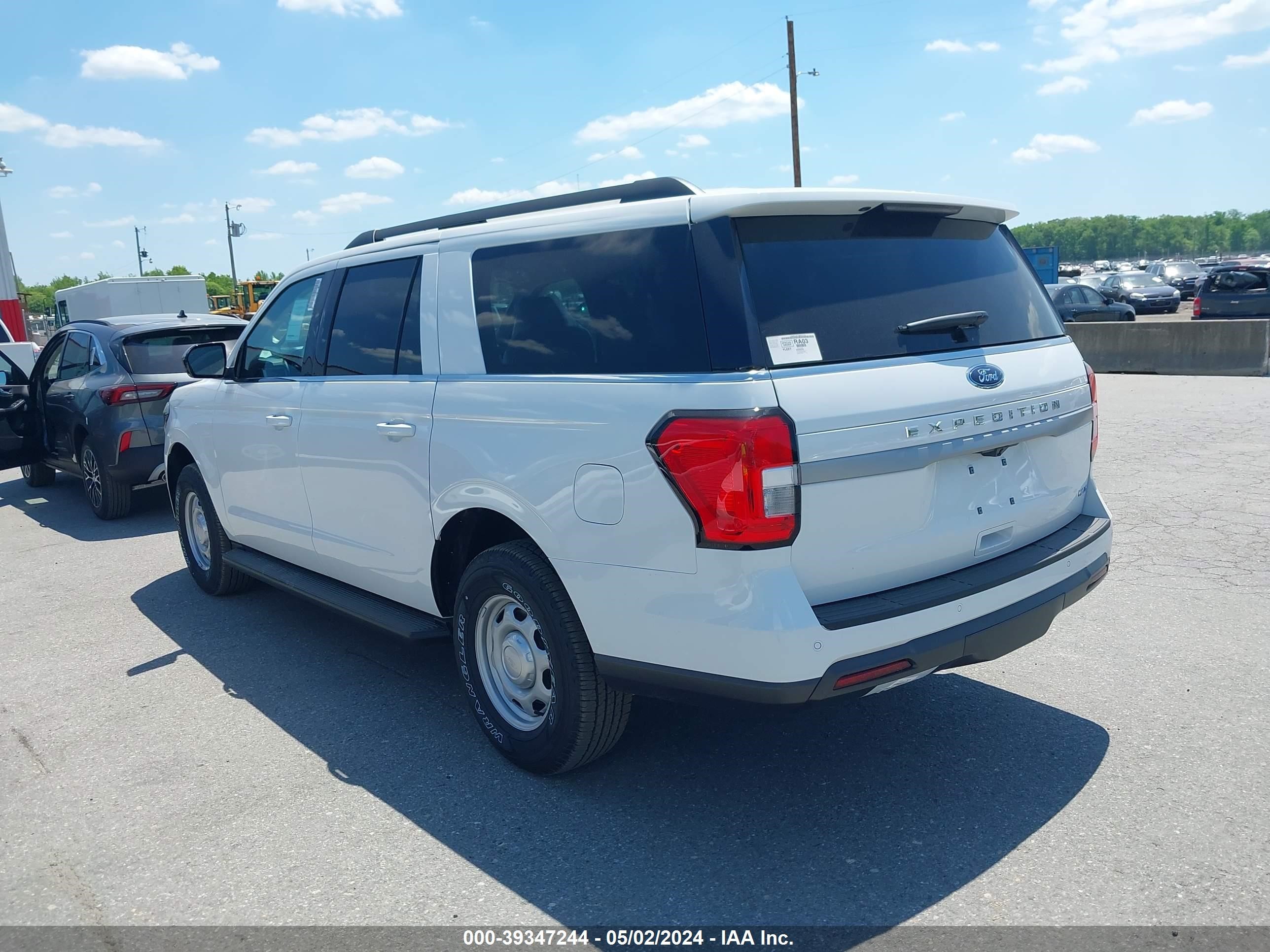 Photo 2 VIN: 1FMJK1G87REA52379 - FORD EXPEDITION 