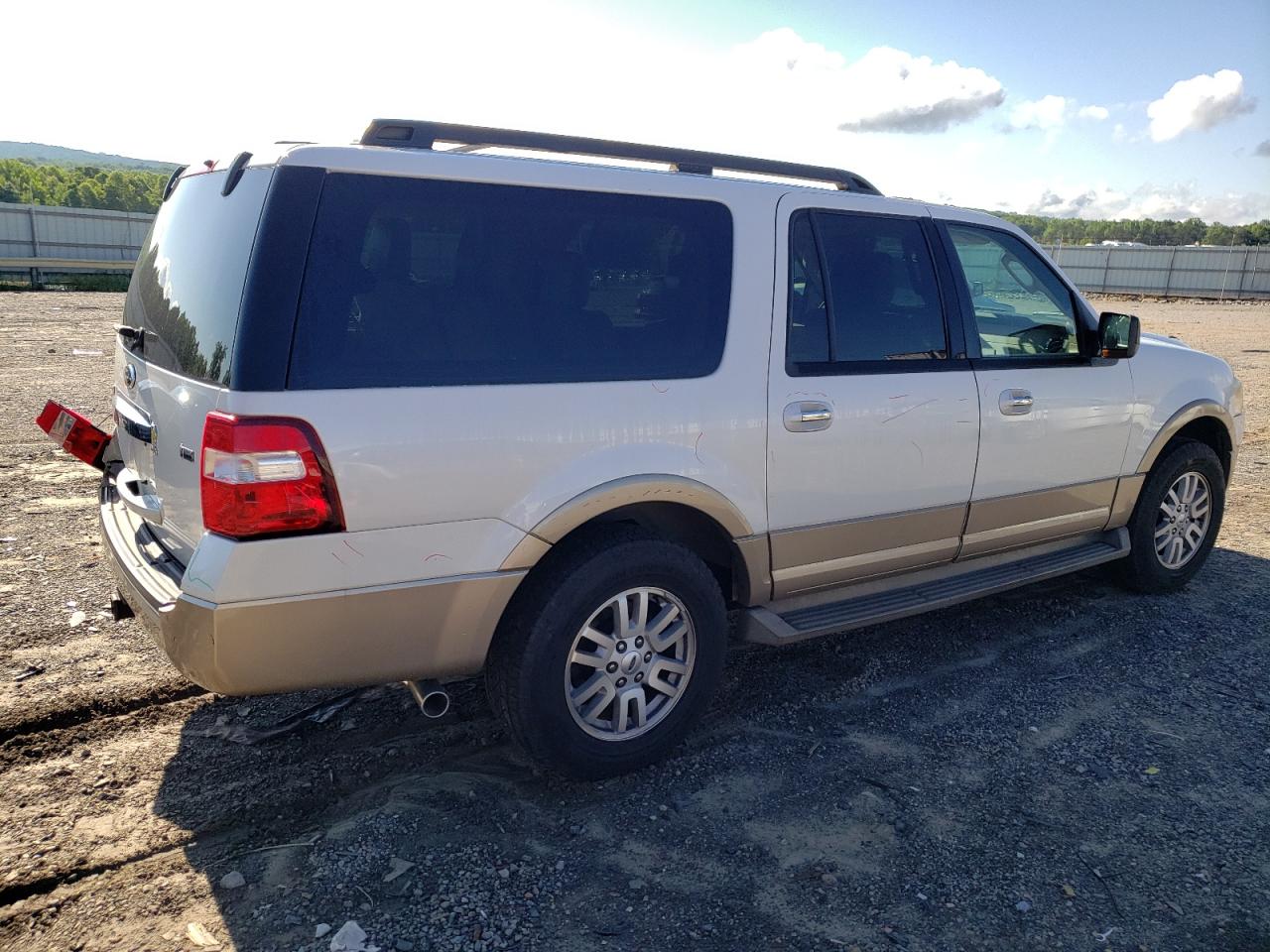 Photo 2 VIN: 1FMJK1H50BEF47470 - FORD EXPEDITION 