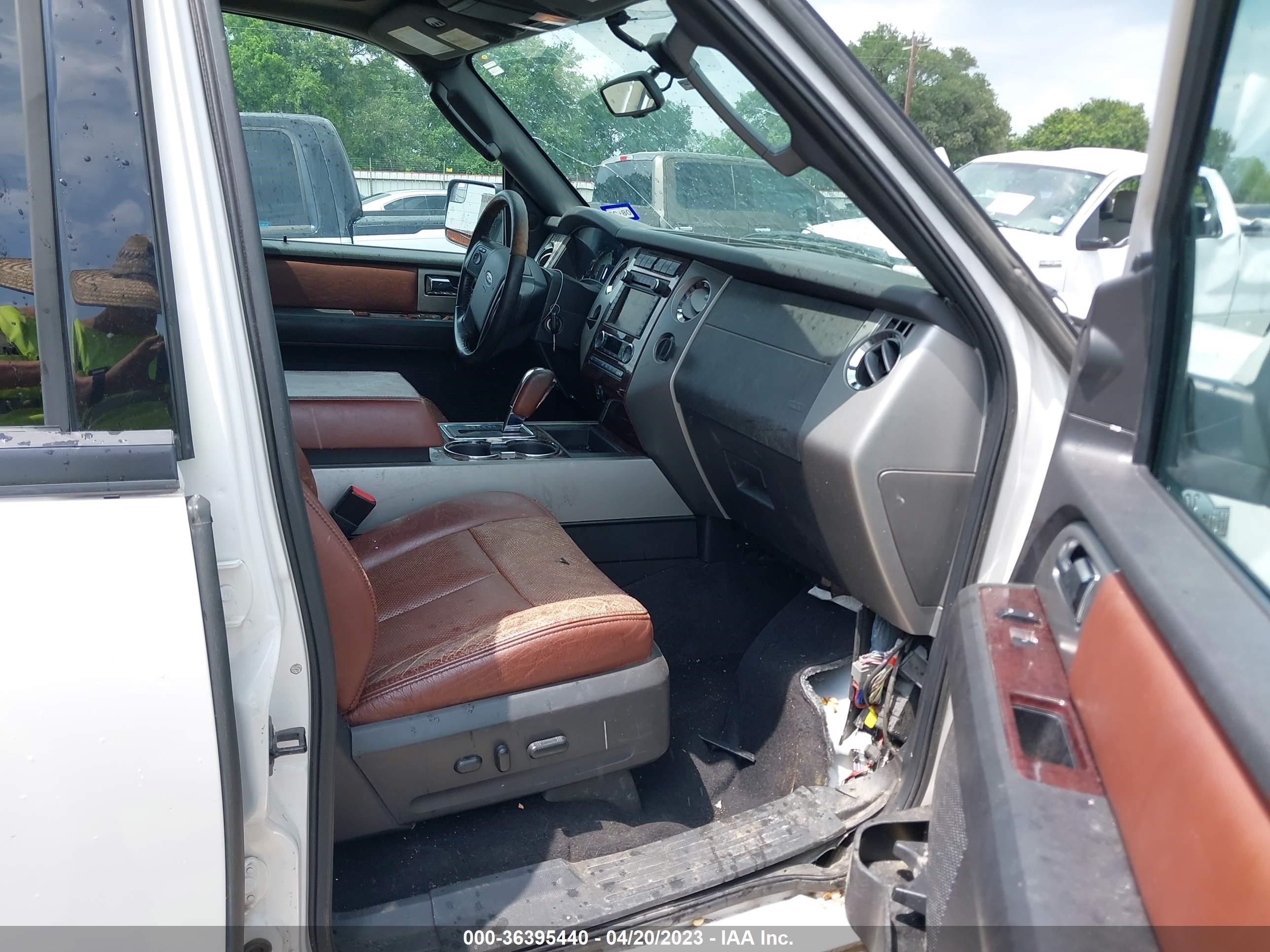 Photo 4 VIN: 1FMJK1H5XCEF13649 - FORD EXPEDITION 