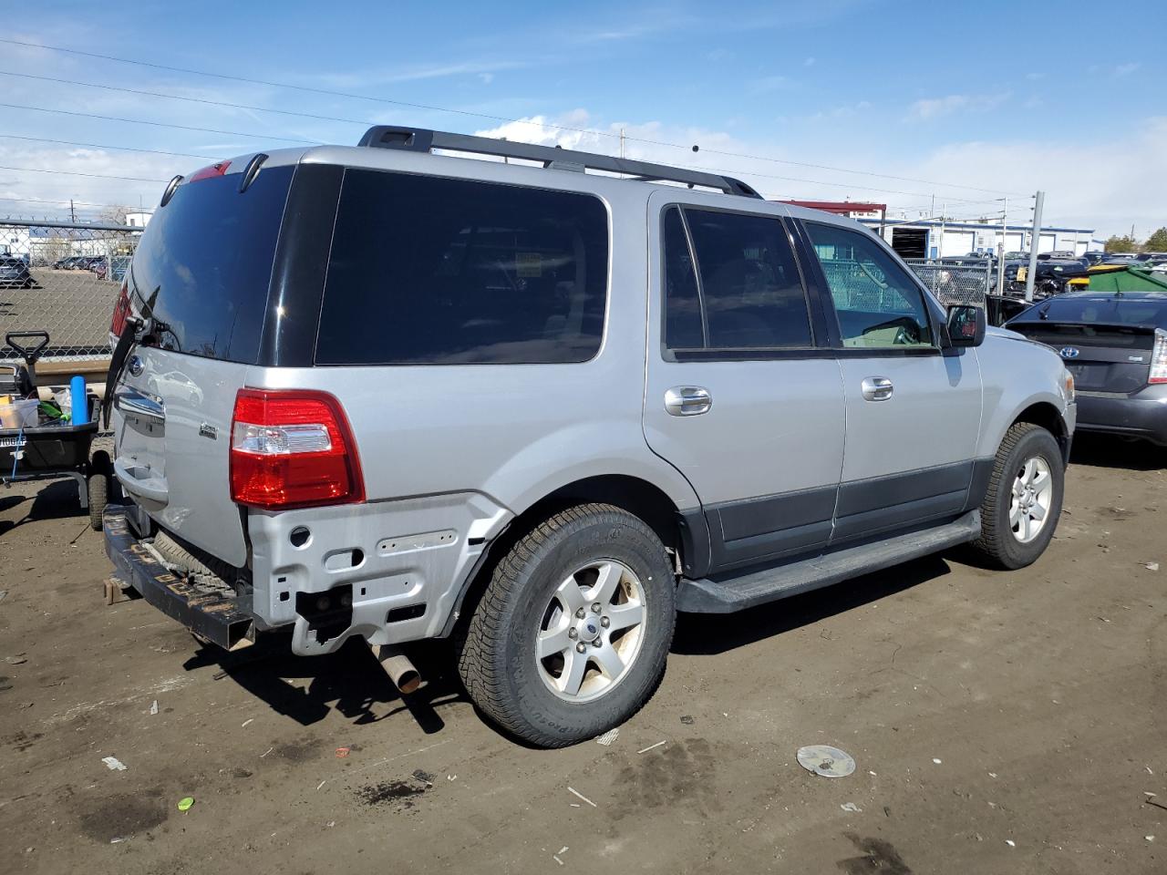 Photo 2 VIN: 1FMJU1G5XEEF48268 - FORD EXPEDITION 