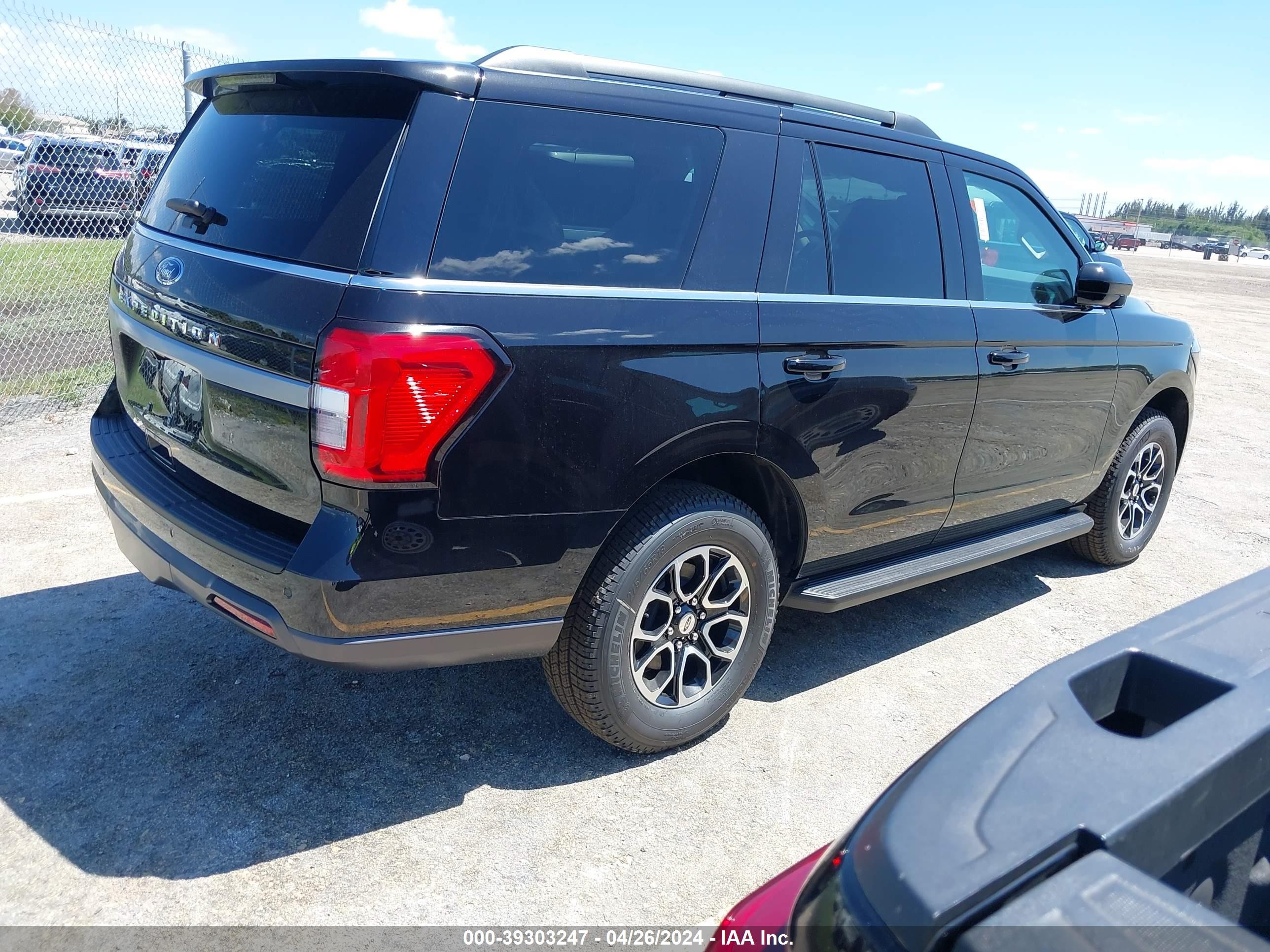 Photo 3 VIN: 1FMJU1G83REA52440 - FORD EXPEDITION 