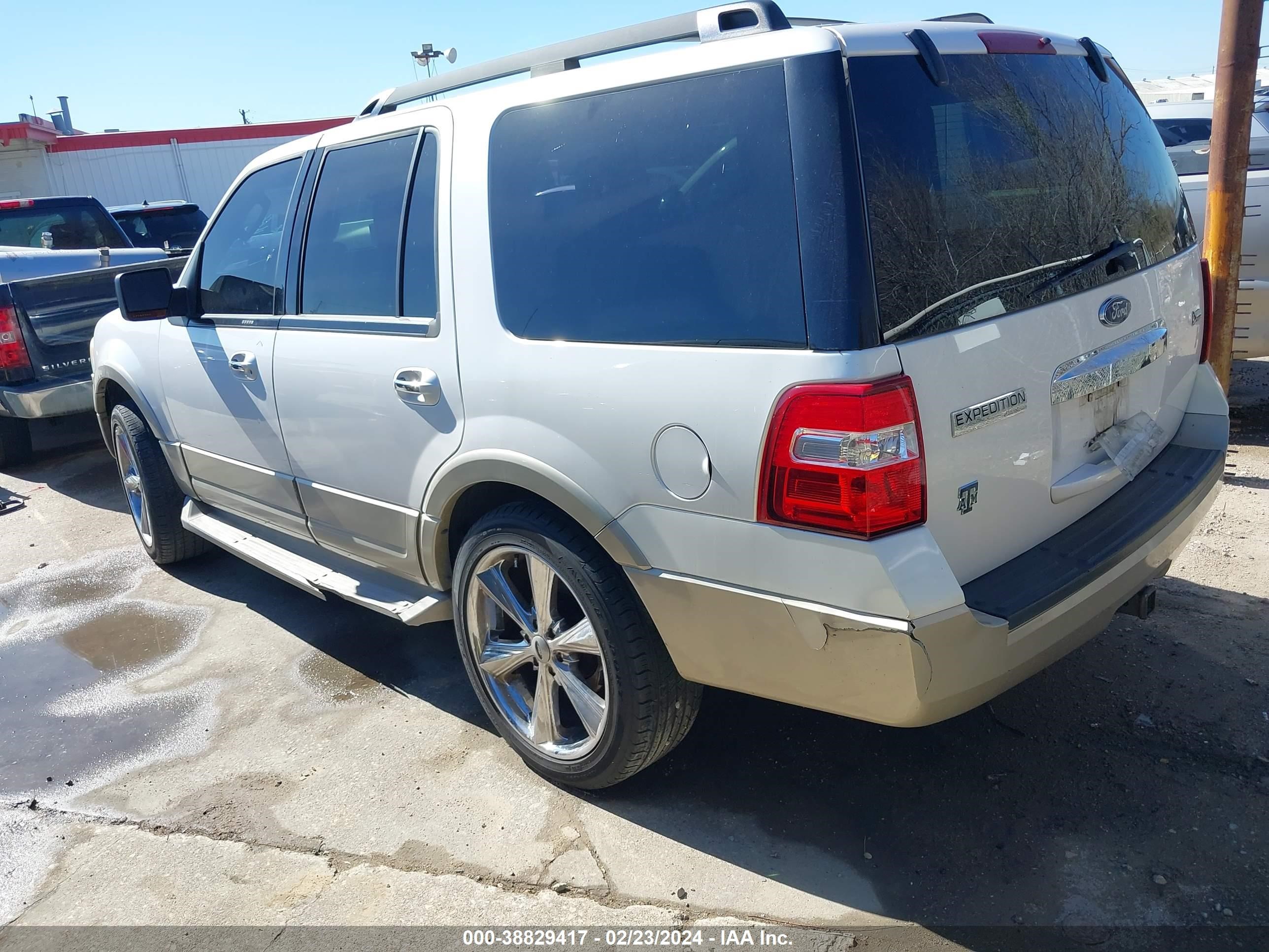 Photo 2 VIN: 1FMJU1H50AEB46669 - FORD EXPEDITION 