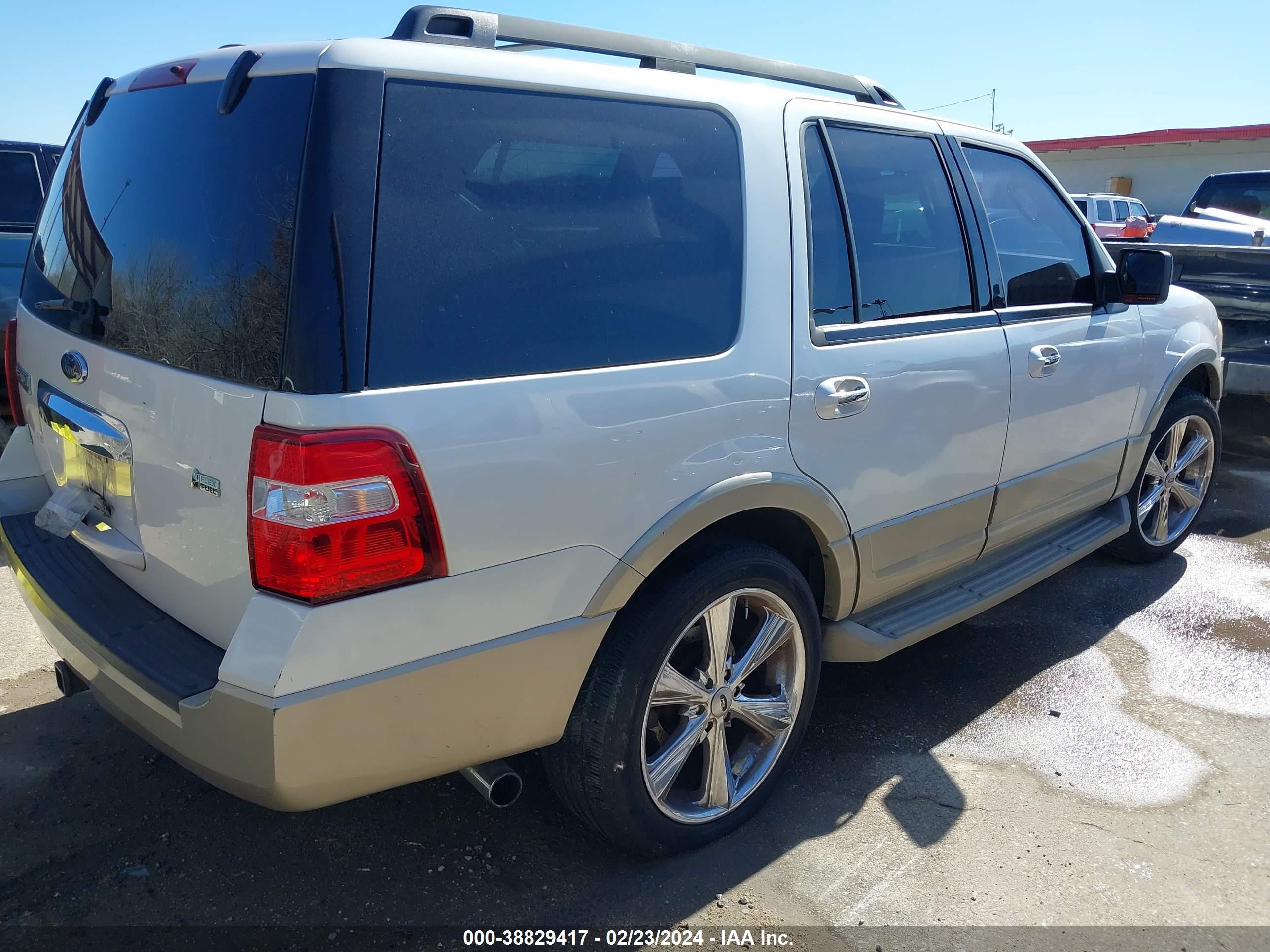 Photo 3 VIN: 1FMJU1H50AEB46669 - FORD EXPEDITION 