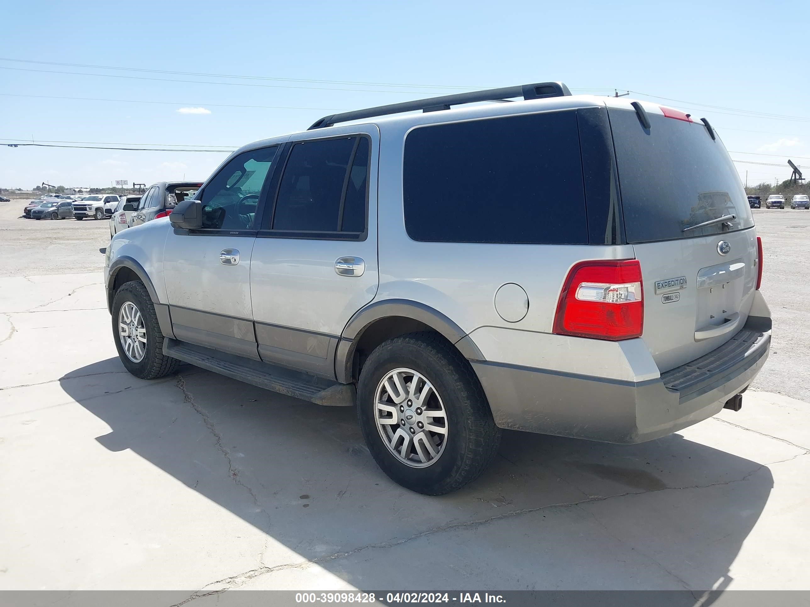 Photo 2 VIN: 1FMJU1H51CEF15218 - FORD EXPEDITION 