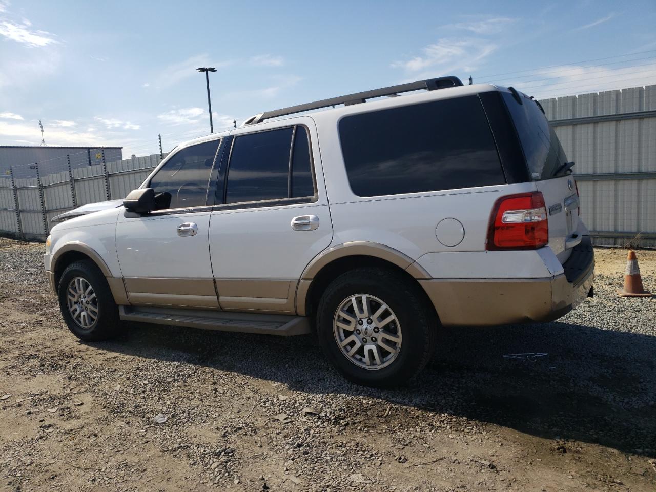 Photo 1 VIN: 1FMJU1H57DEF21820 - FORD EXPEDITION 