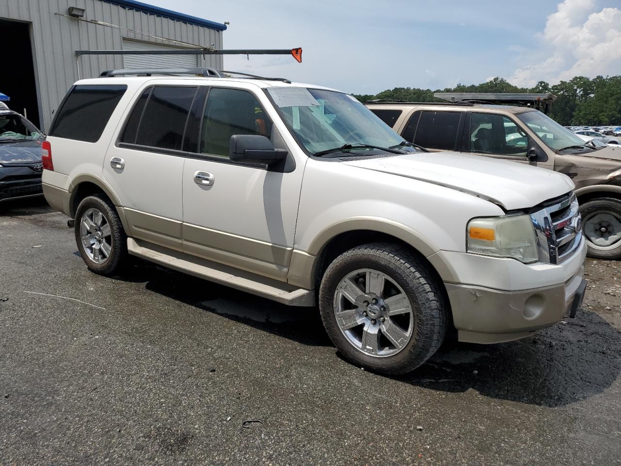 Photo 3 VIN: 1FMJU1H59AEA52919 - FORD EXPEDITION 