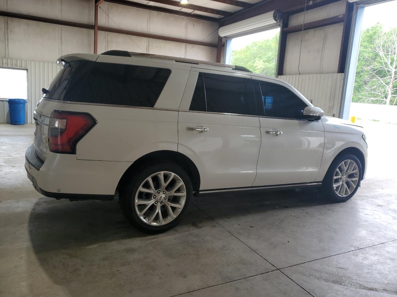 Photo 2 VIN: 1FMJU1KT9JEA62292 - FORD EXPEDITION 