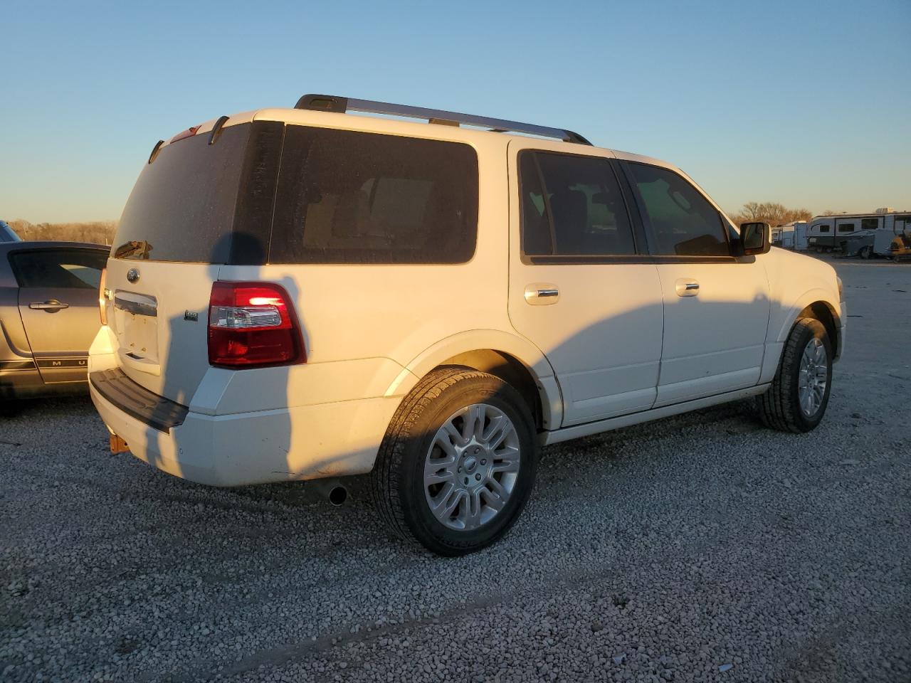 Photo 2 VIN: 1FMJU2A57CEF41242 - FORD EXPEDITION 