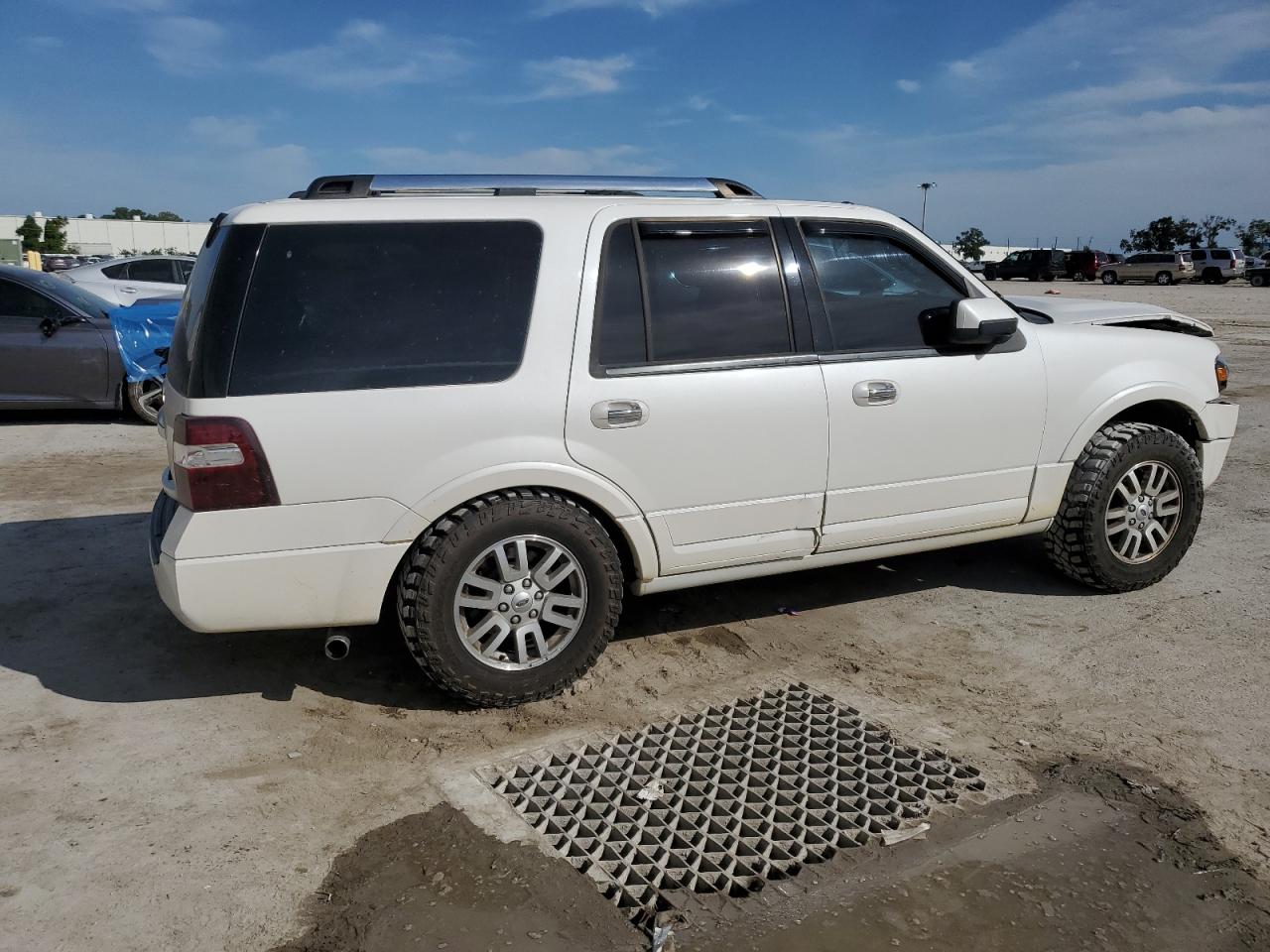 Photo 2 VIN: 1FMJU2A59CEF20005 - FORD EXPEDITION 