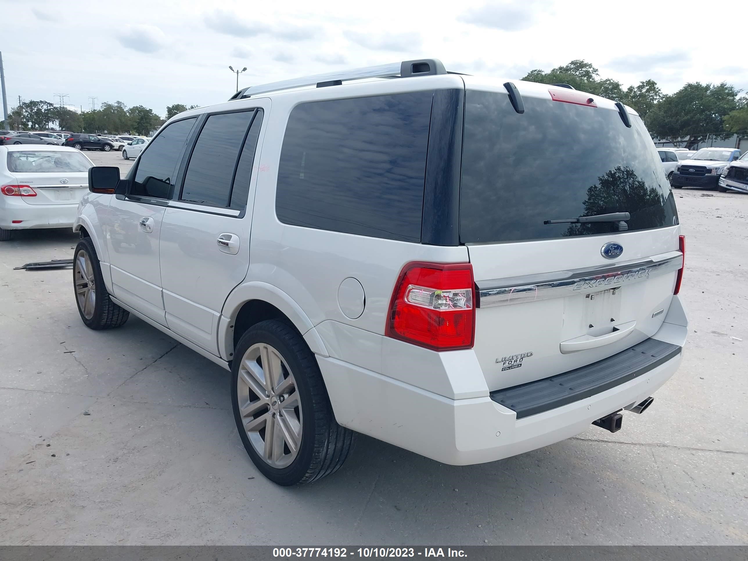 Photo 2 VIN: 1FMJU2AT4HEA05032 - FORD EXPEDITION 