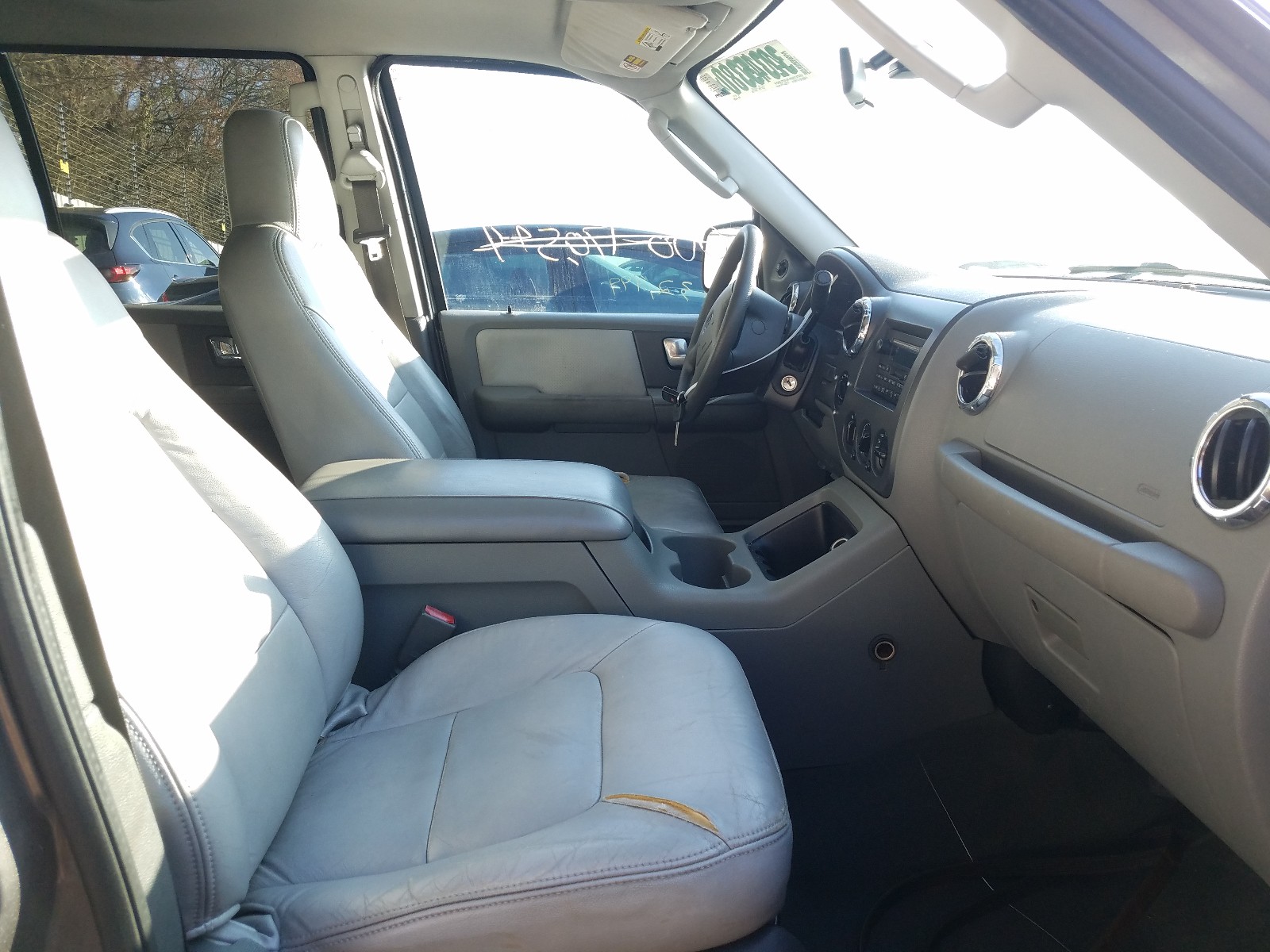 Photo 4 VIN: 1FMPU16525LA01051 - FORD EXPEDITION 