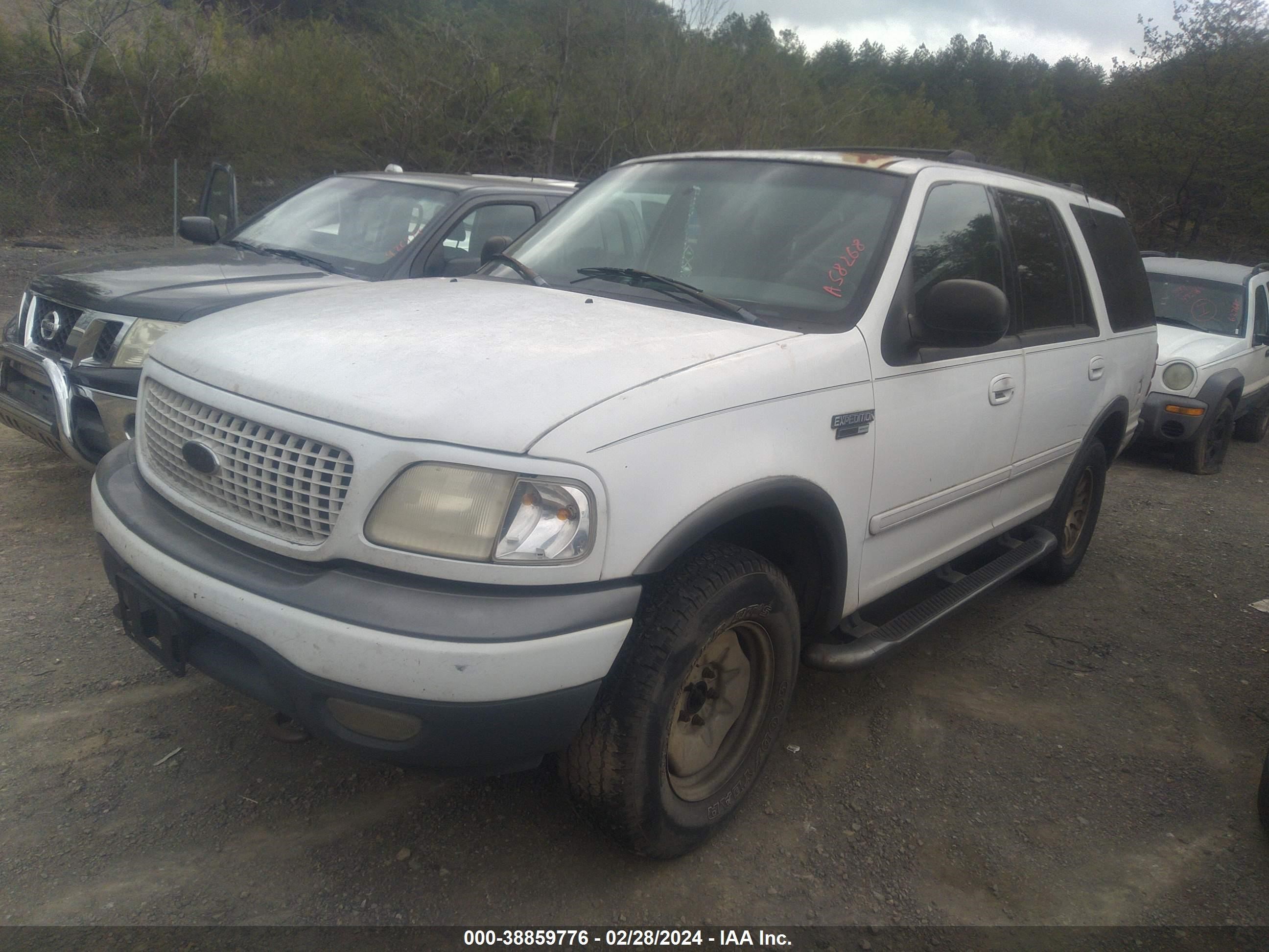 Photo 1 VIN: 1FMPU16L0YLA58268 - FORD EXPEDITION 