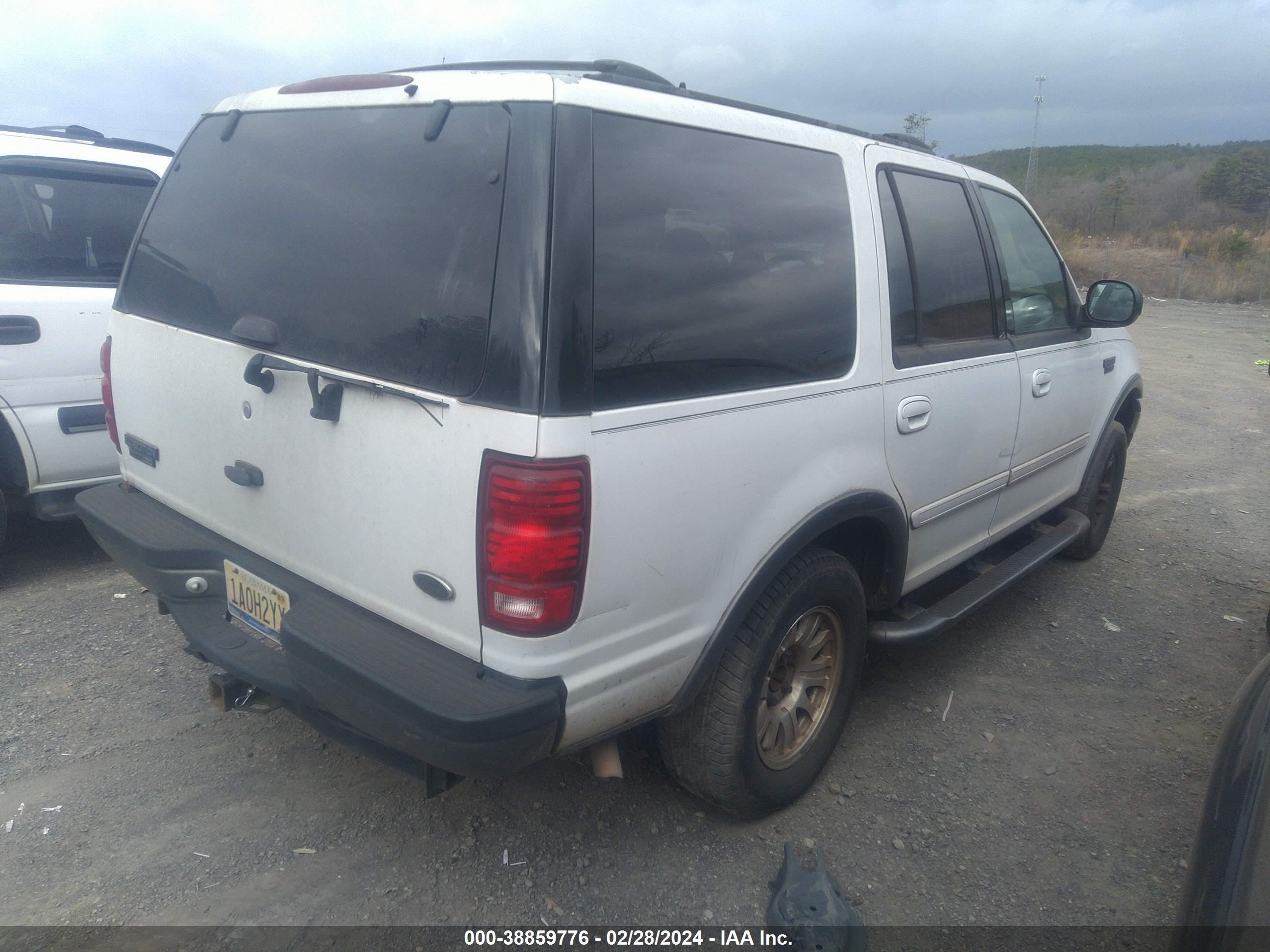 Photo 3 VIN: 1FMPU16L0YLA58268 - FORD EXPEDITION 