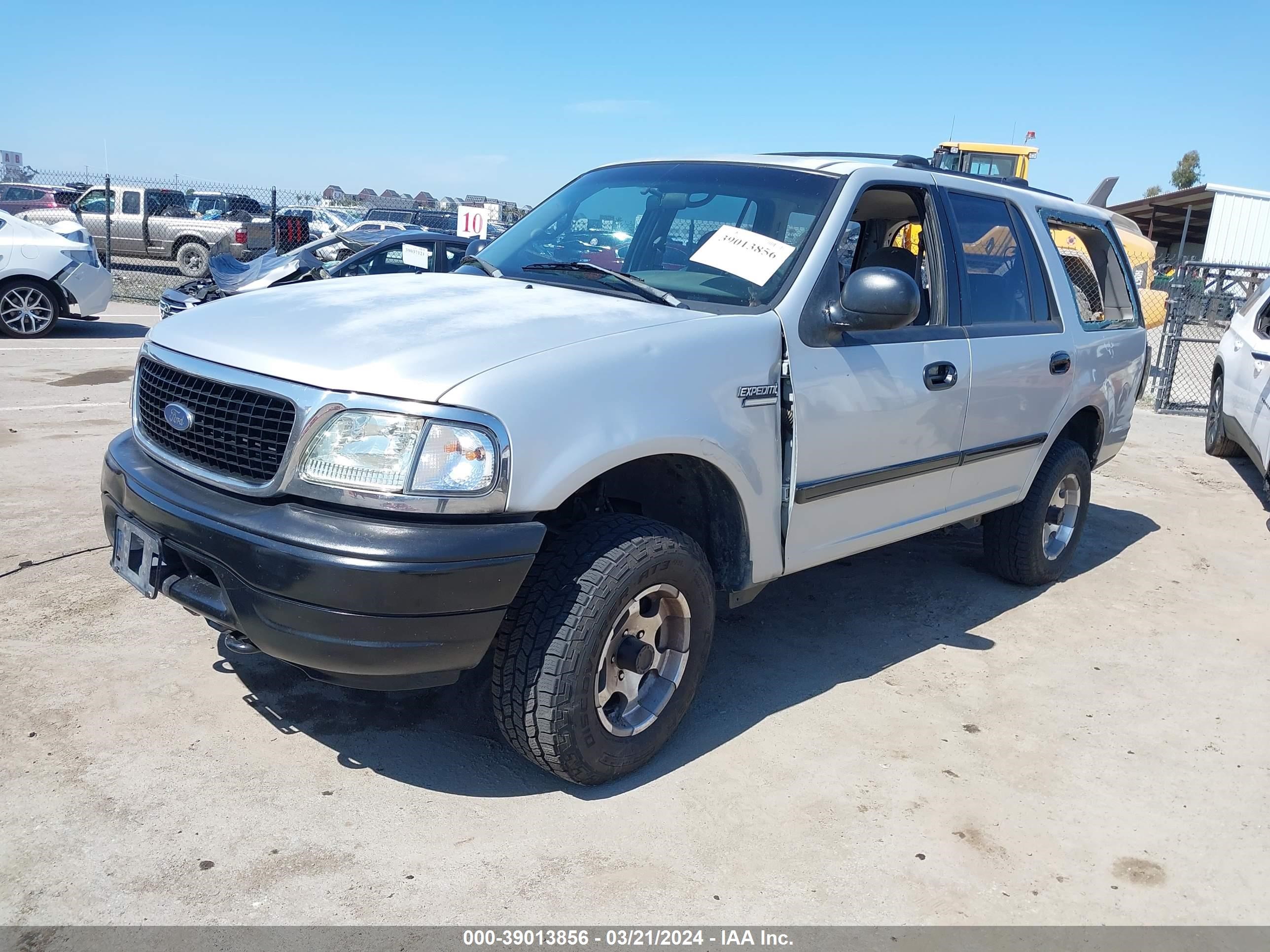 Photo 1 VIN: 1FMPU16L5YLB94072 - FORD EXPEDITION 