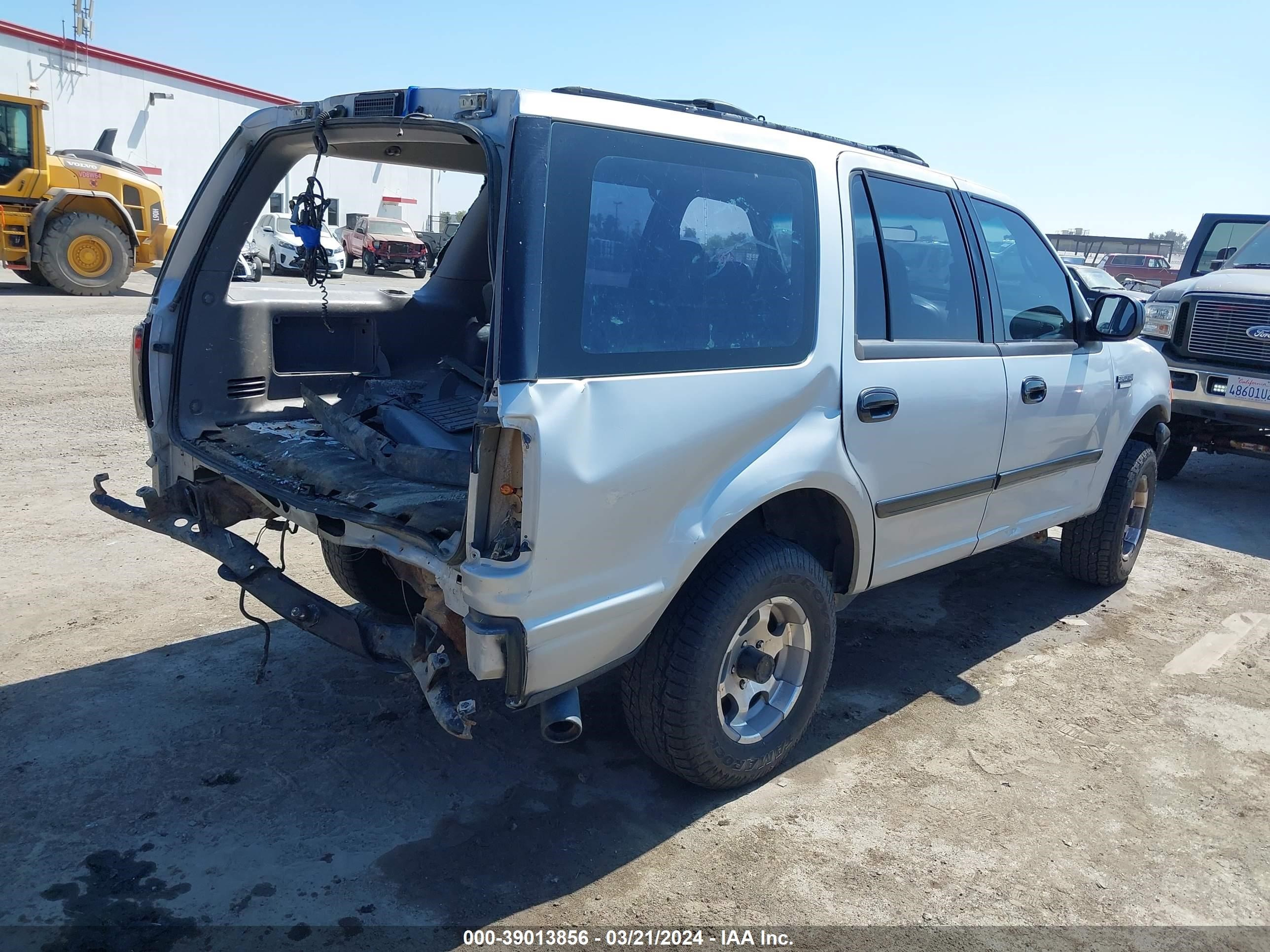 Photo 3 VIN: 1FMPU16L5YLB94072 - FORD EXPEDITION 