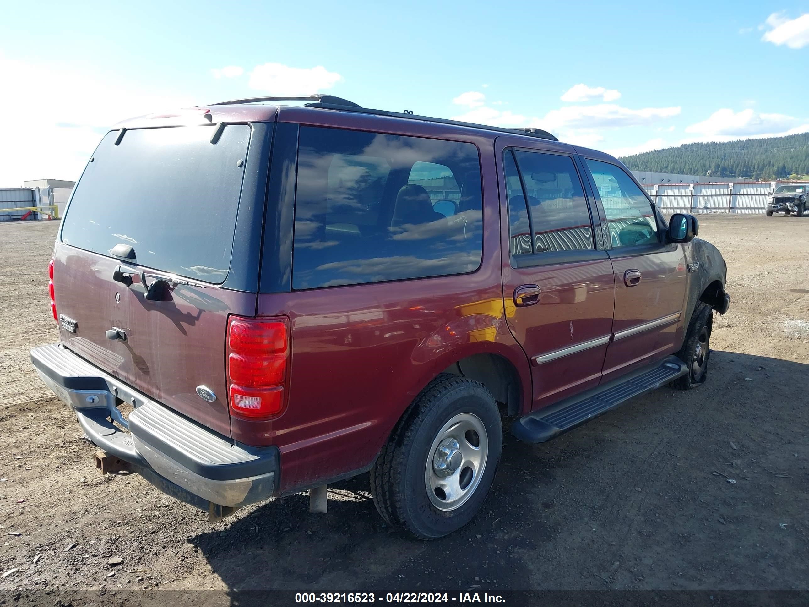 Photo 3 VIN: 1FMPU16LXYLA27688 - FORD EXPEDITION 