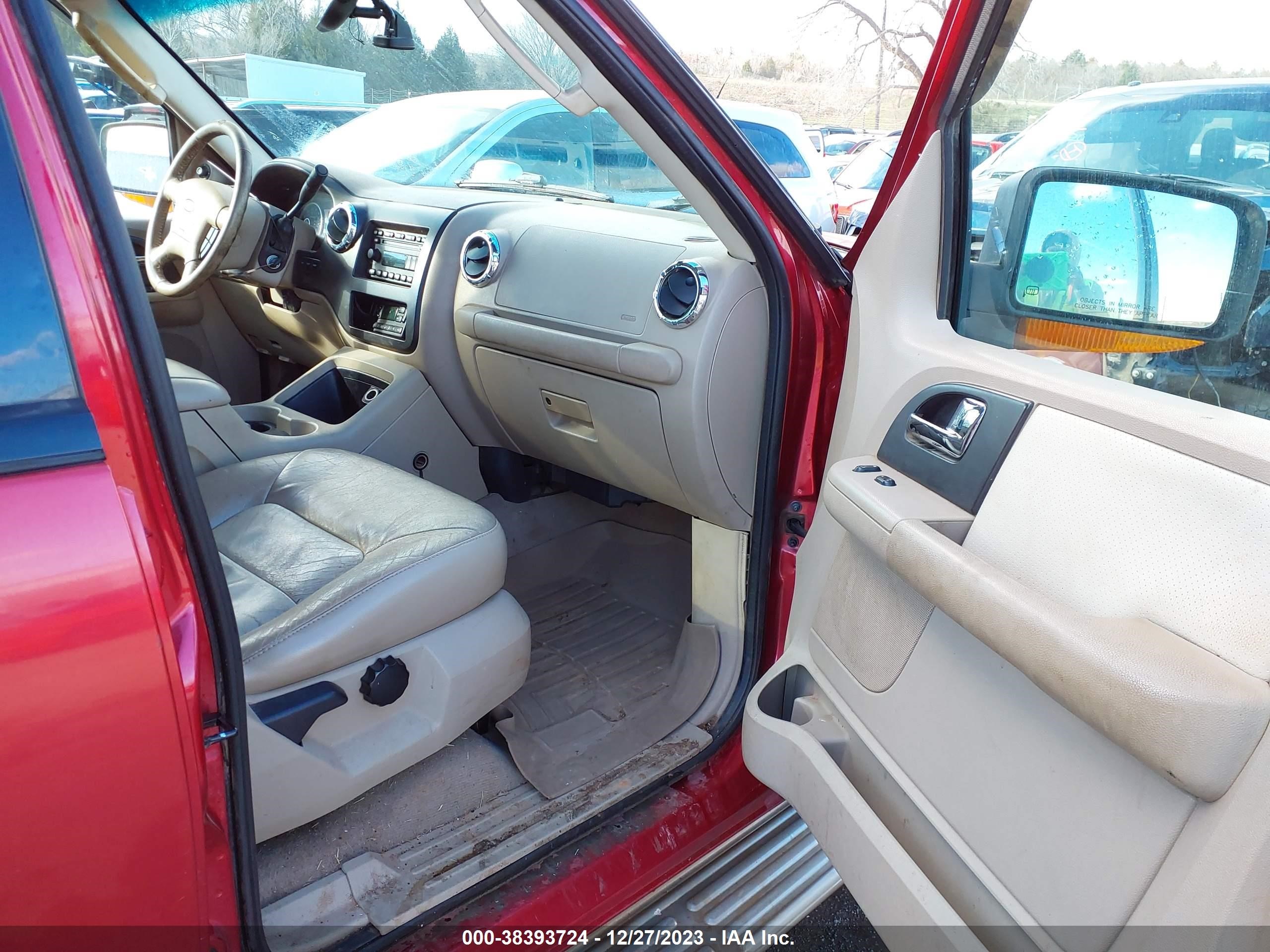 Photo 4 VIN: 1FMPU17515LA18275 - FORD EXPEDITION 