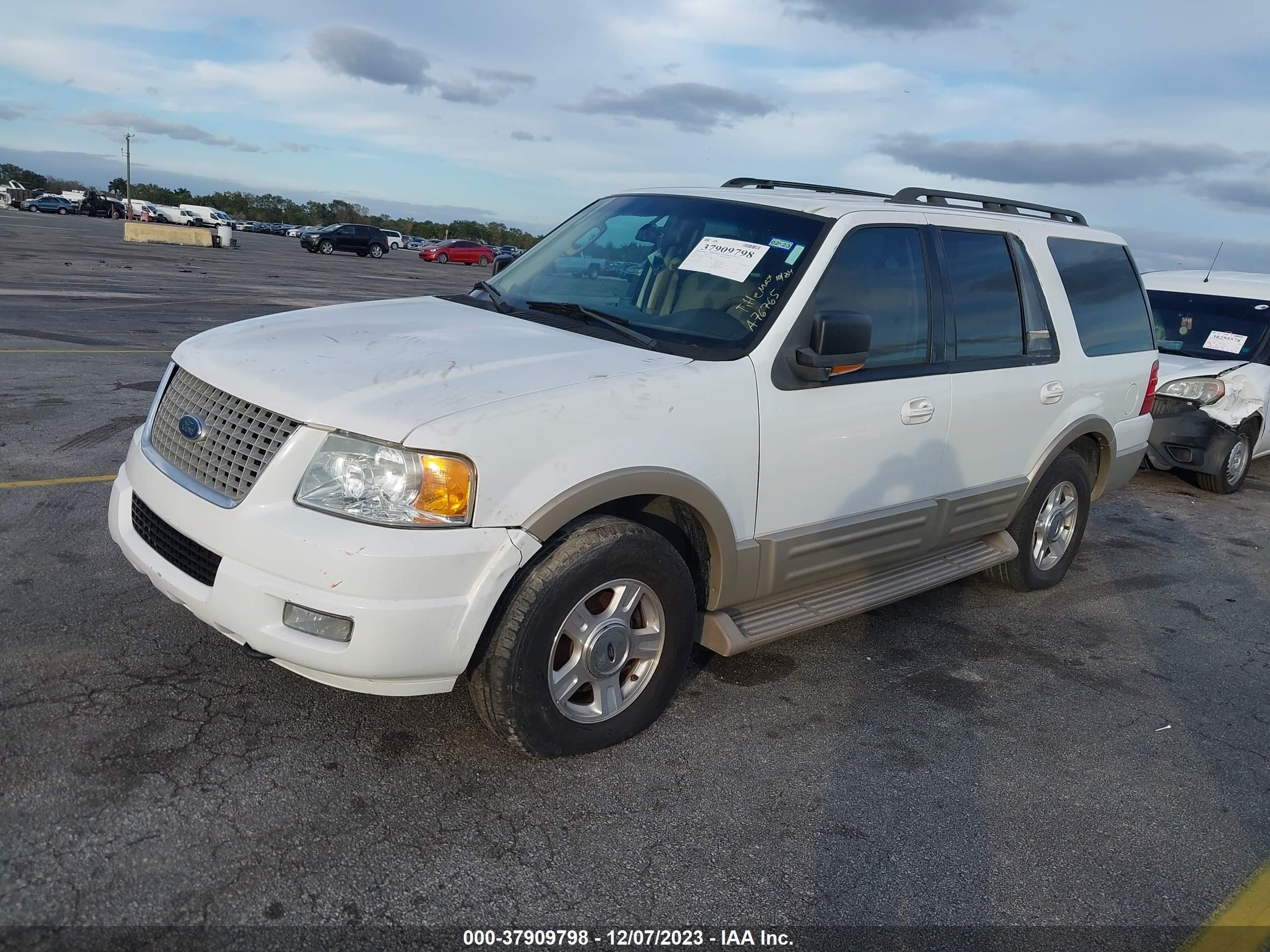 Photo 1 VIN: 1FMPU18525LA76765 - FORD EXPEDITION 