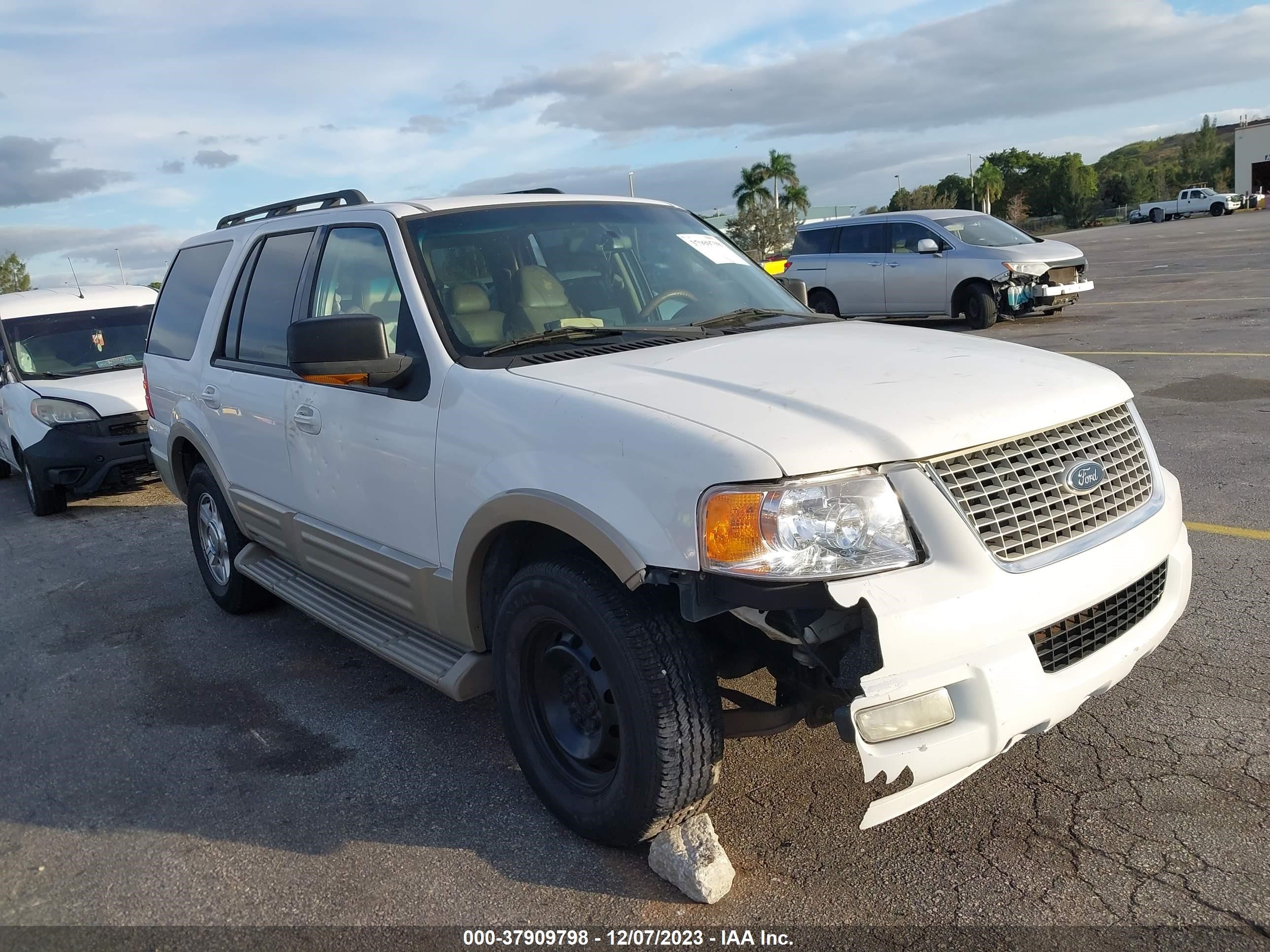 Photo 5 VIN: 1FMPU18525LA76765 - FORD EXPEDITION 